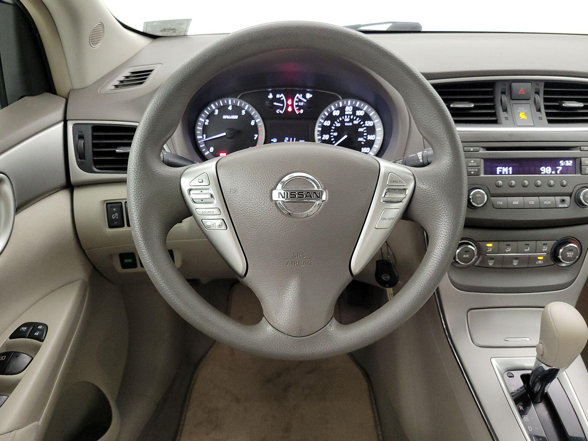 Thumbnail: 2013 Nissan Sentra - 10