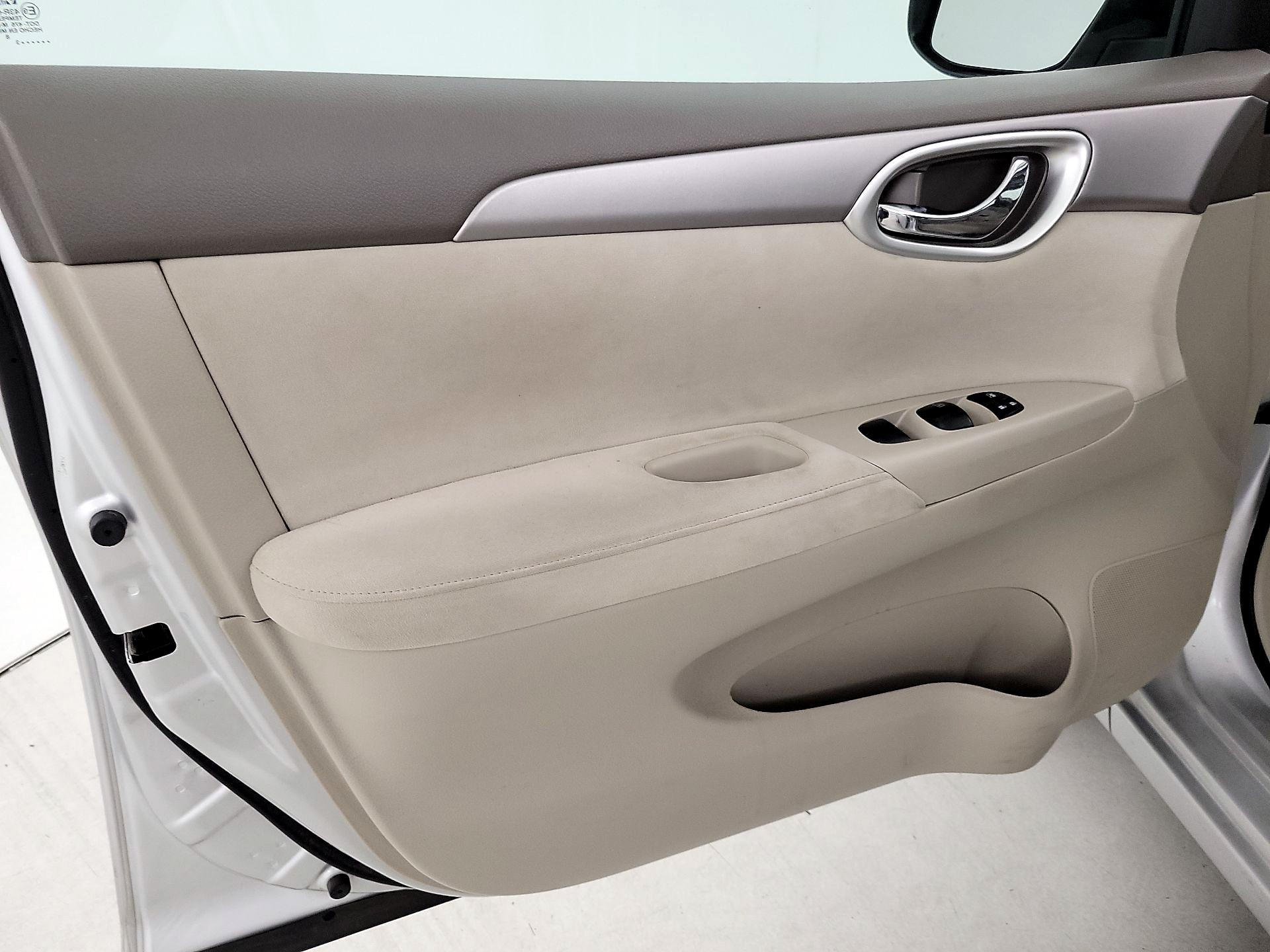 Thumbnail: 2013 Nissan Sentra - 12