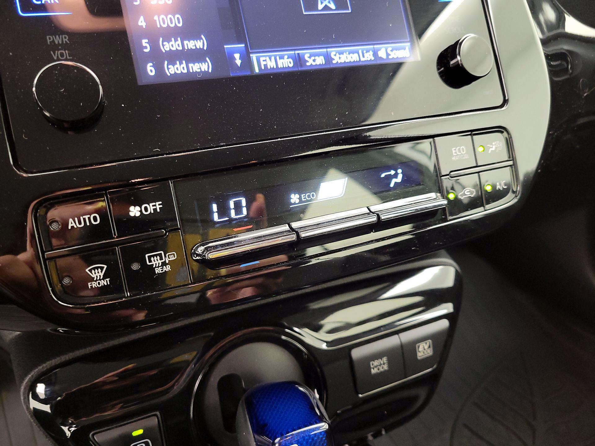 Thumbnail: 2019 Toyota Prius - 15