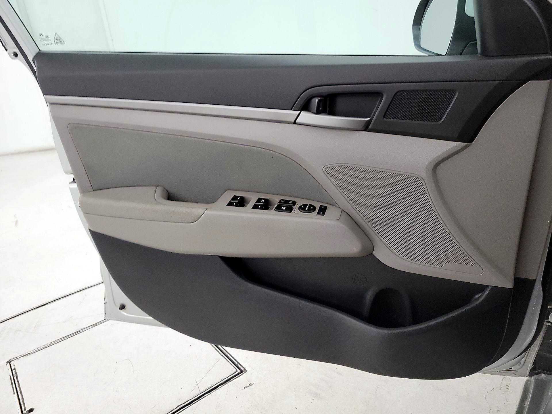 Thumbnail: 2017 Hyundai Elantra - 12