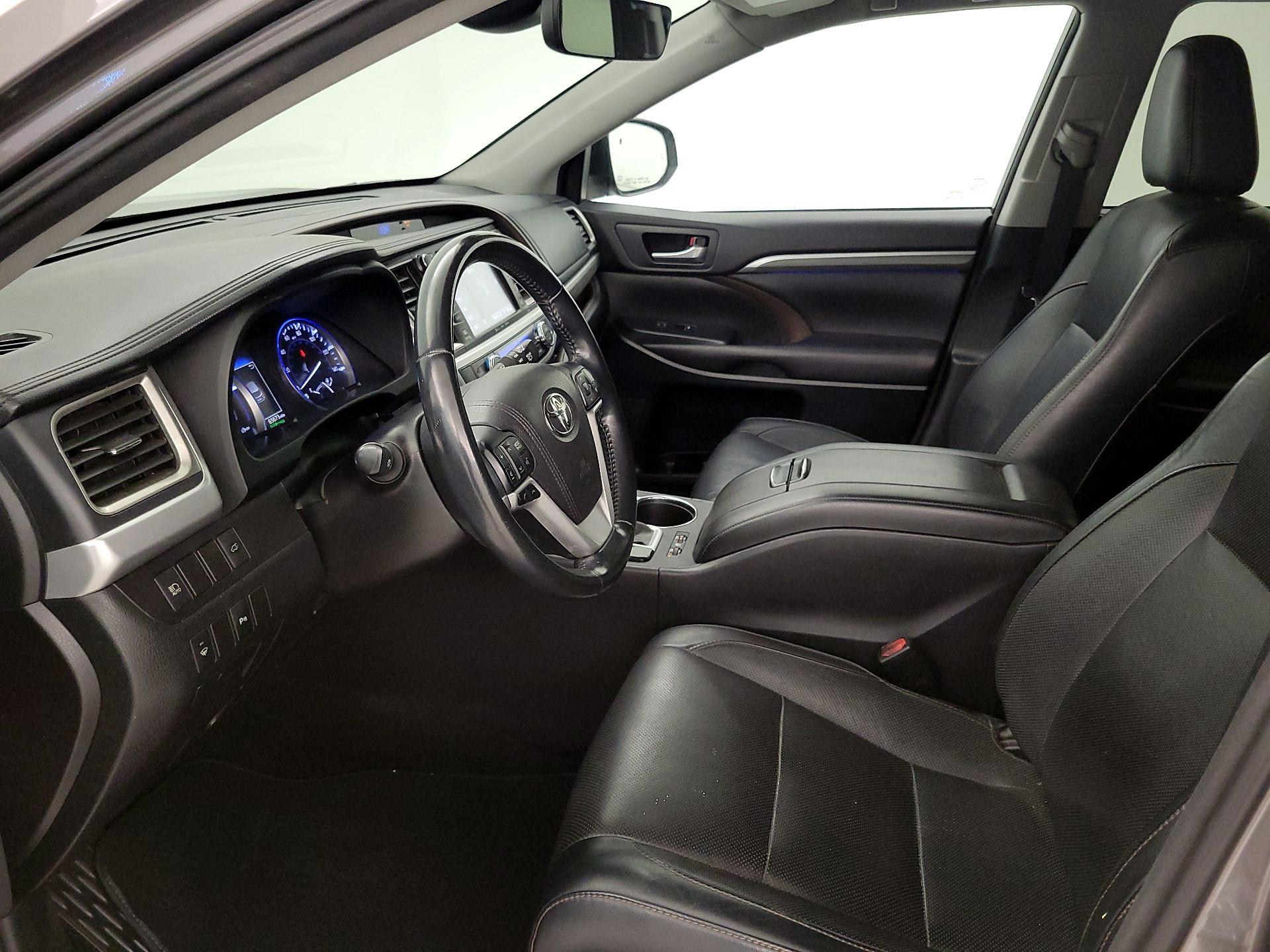 Thumbnail: 2017 Toyota Highlander - 11
