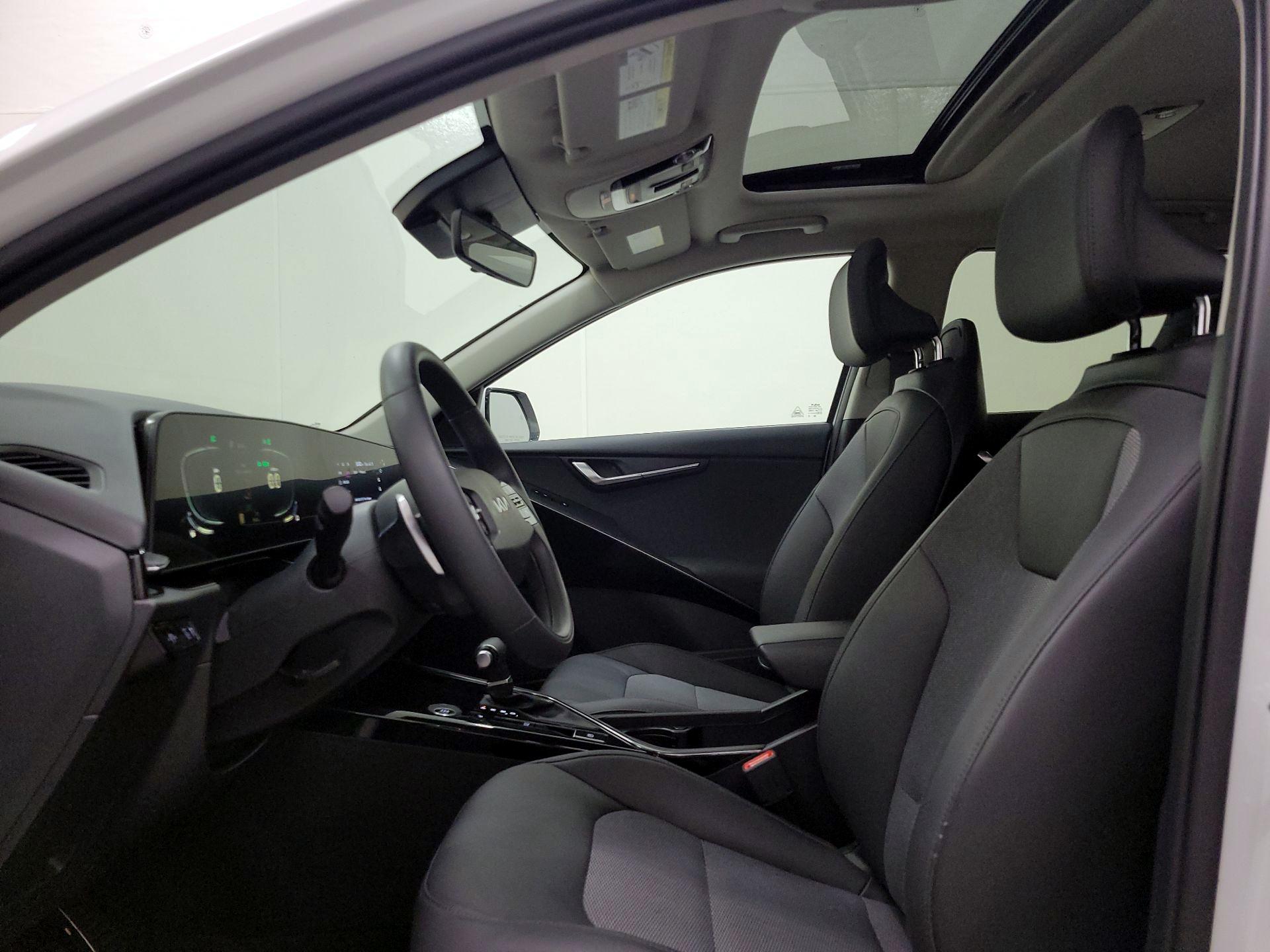 Thumbnail: 2024 Kia Niro - 19