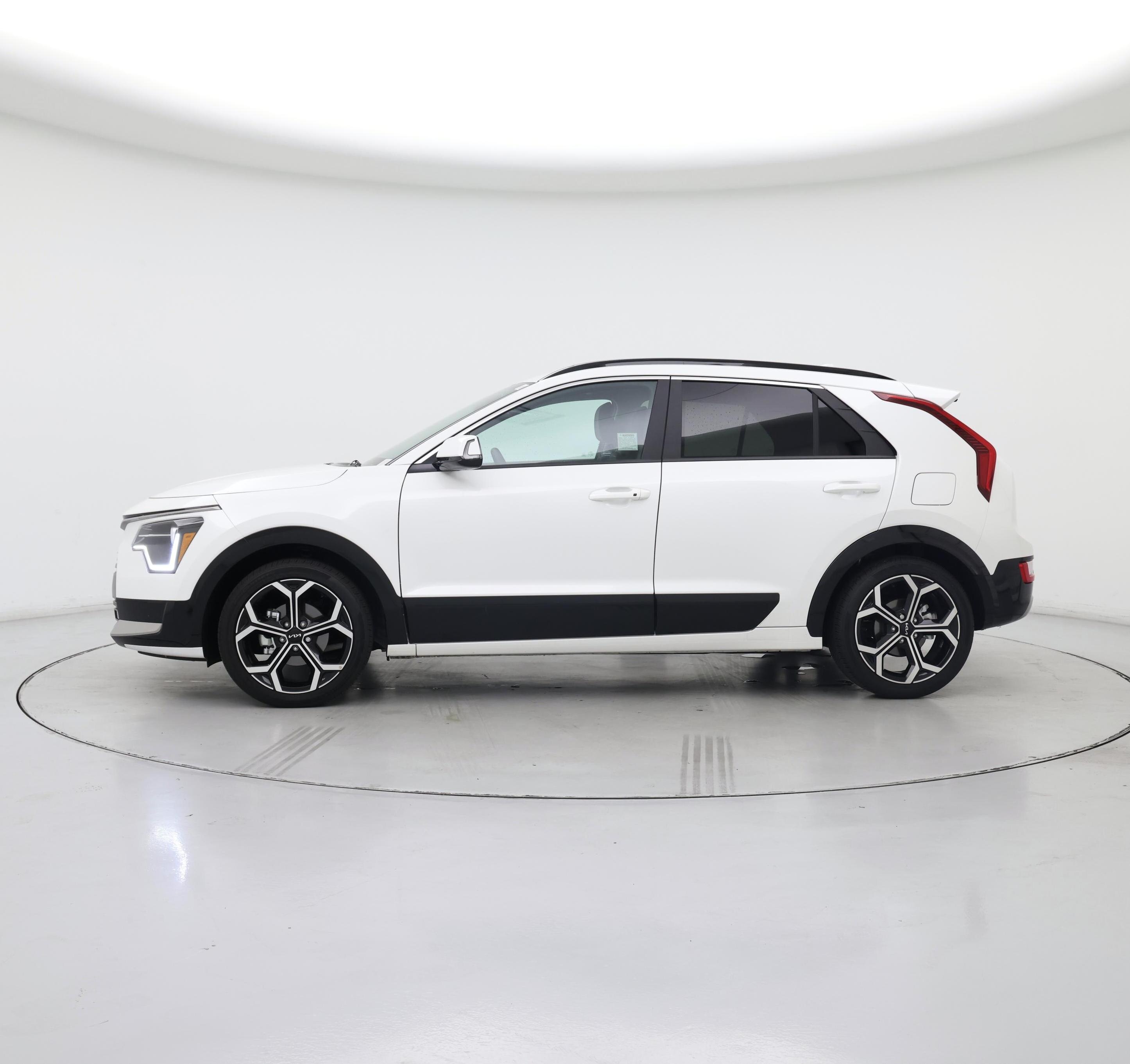 Thumbnail: 2024 Kia Niro - 3
