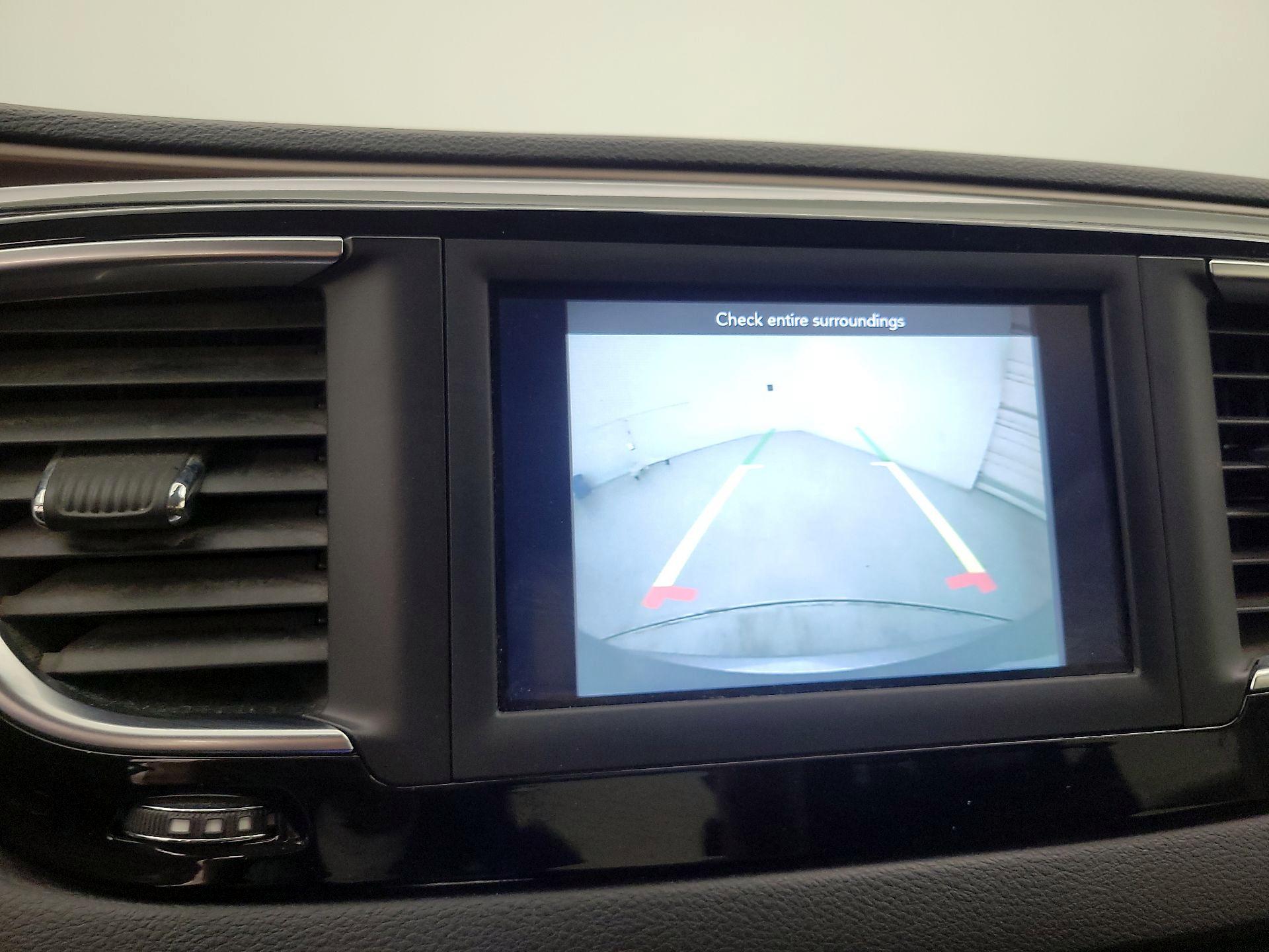Thumbnail: 2020 Chrysler Voyager - 15