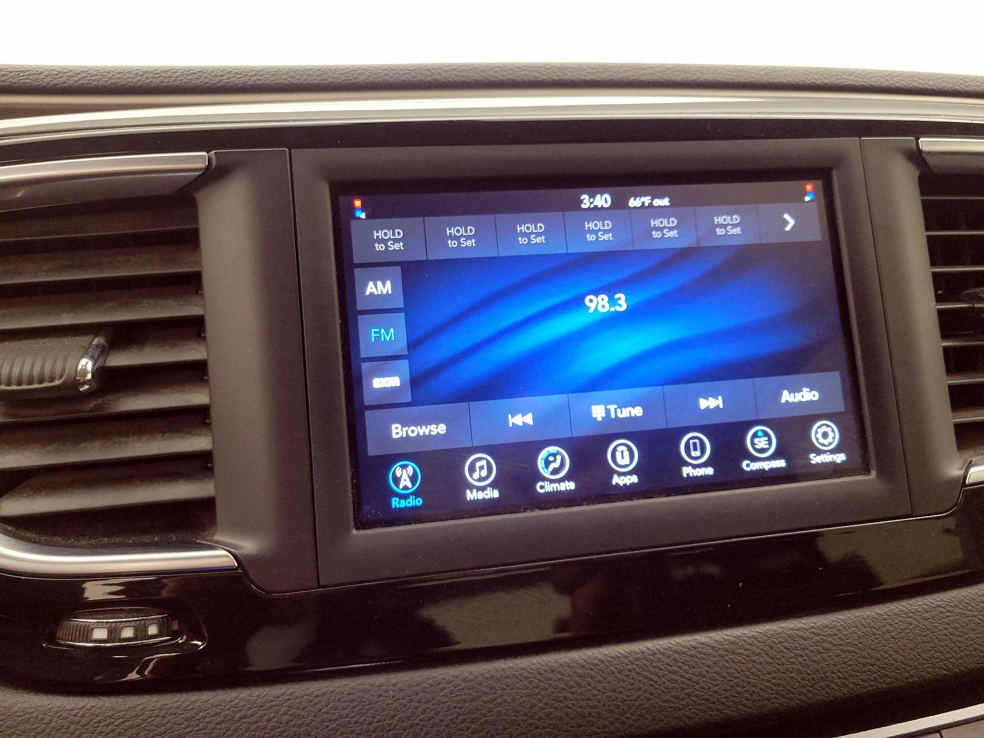 Thumbnail: 2020 Chrysler Voyager - 16