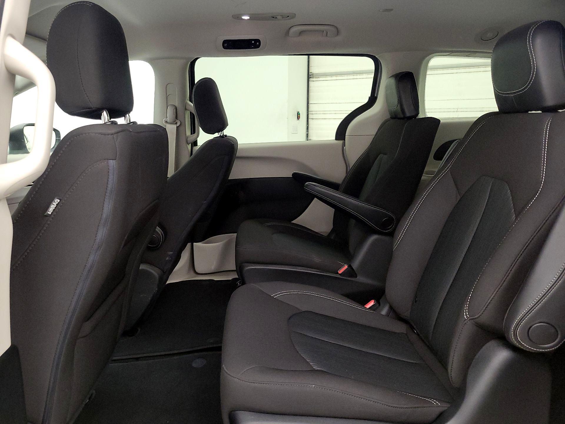 Thumbnail: 2020 Chrysler Voyager - 20