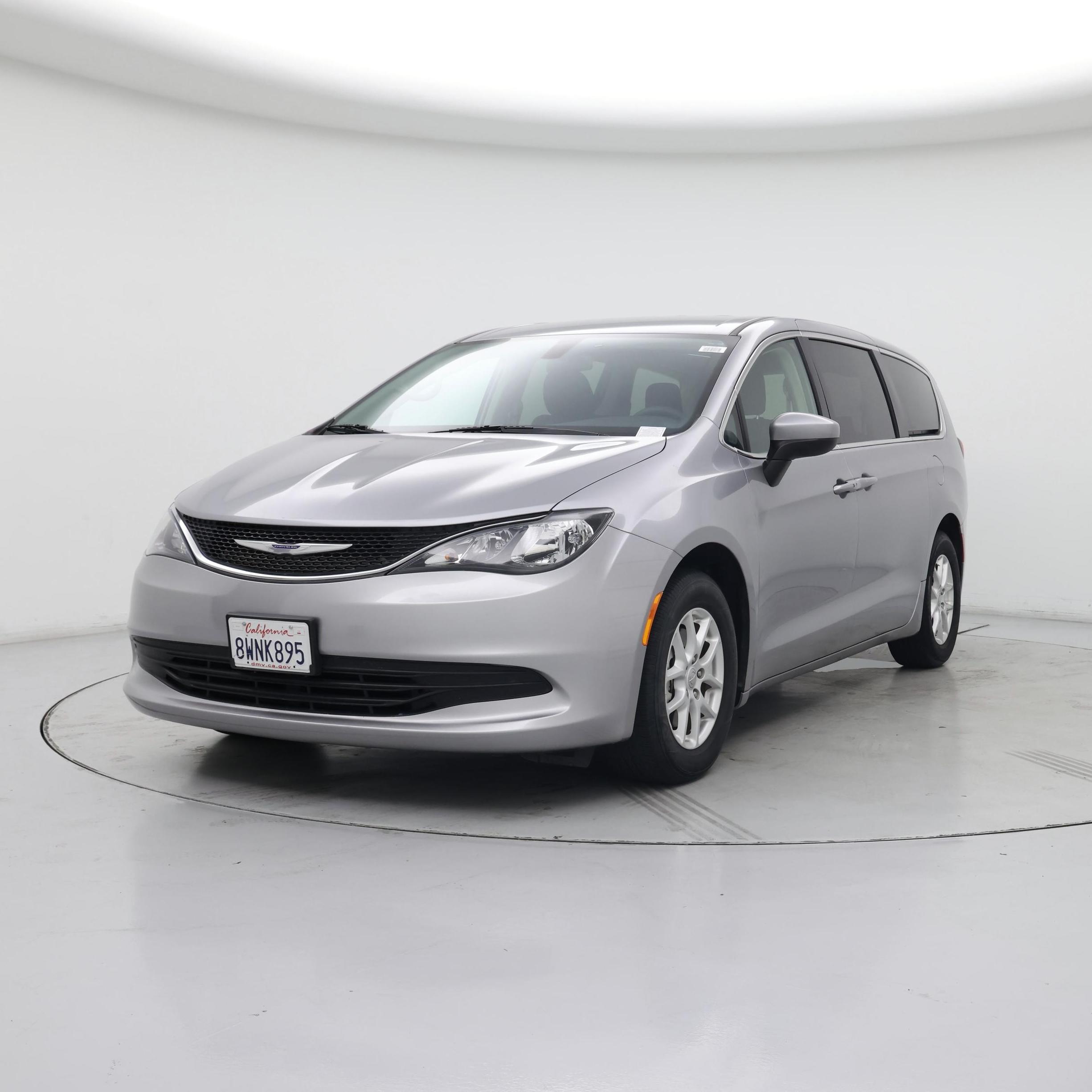 Thumbnail: 2020 Chrysler Voyager - 4