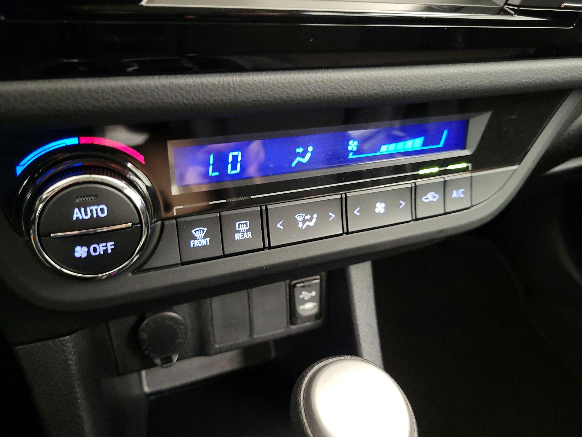 Thumbnail: 2014 Toyota Corolla - 16