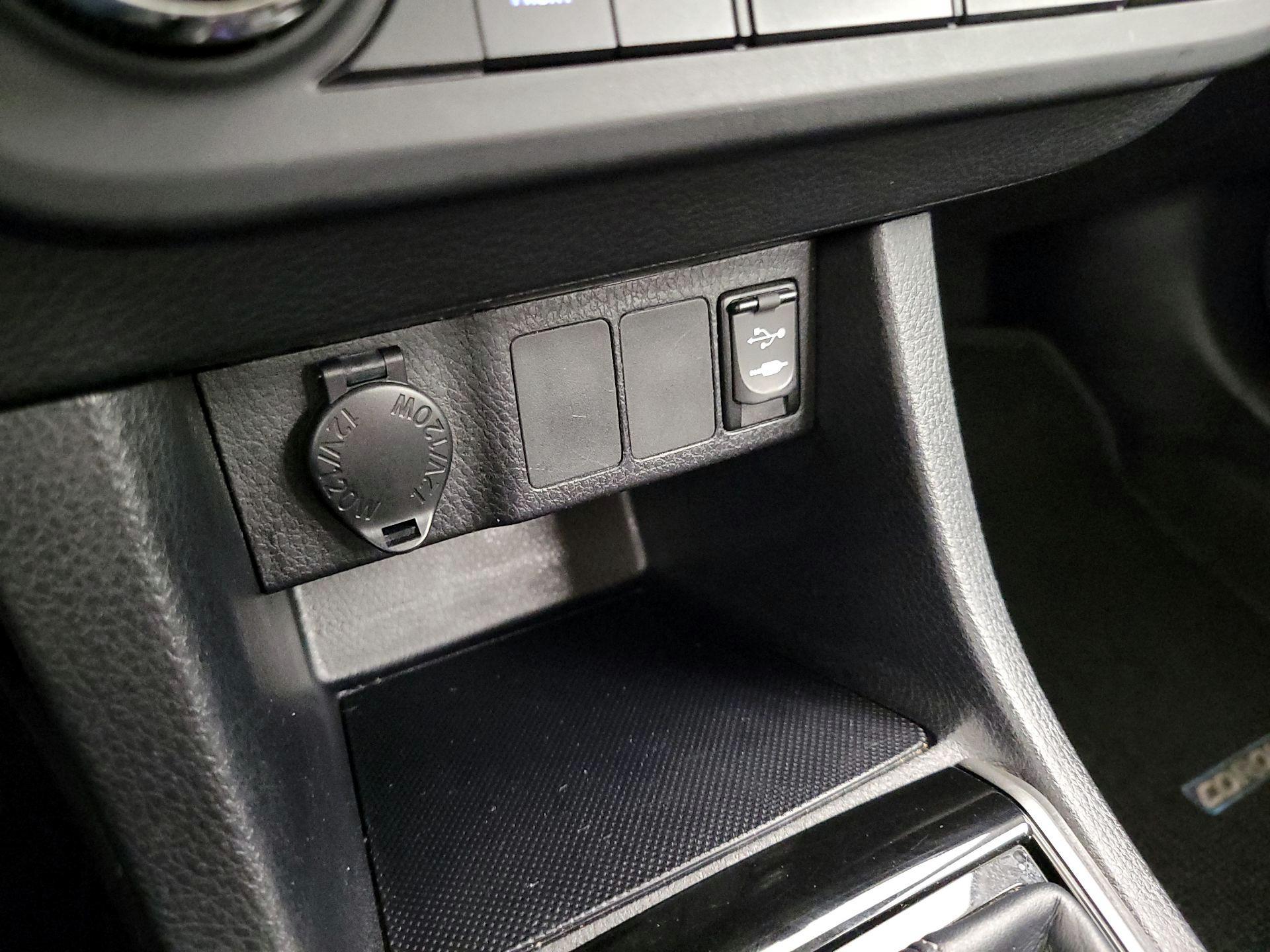 Thumbnail: 2014 Toyota Corolla - 18