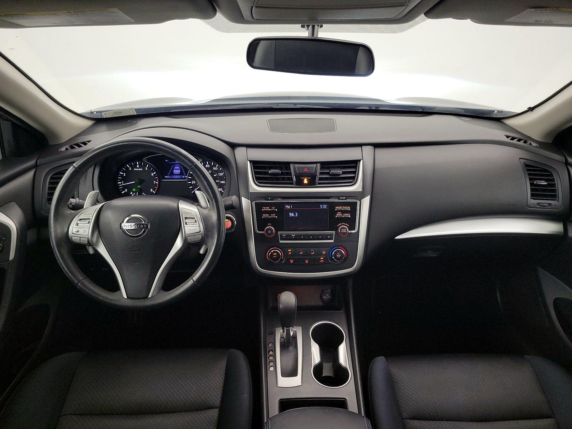 Thumbnail: 2017 Nissan Altima - 9