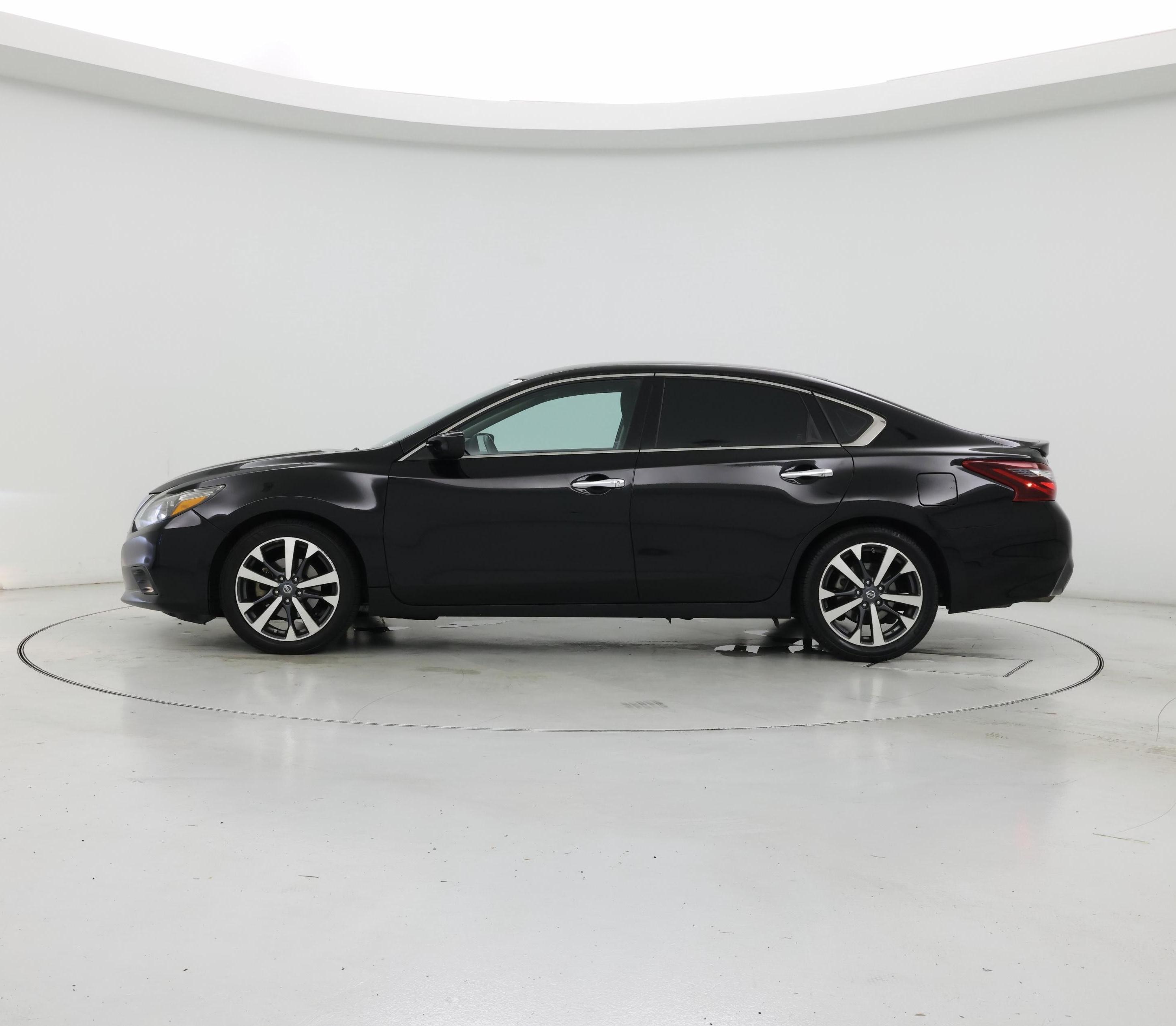 Thumbnail: 2017 Nissan Altima - 3