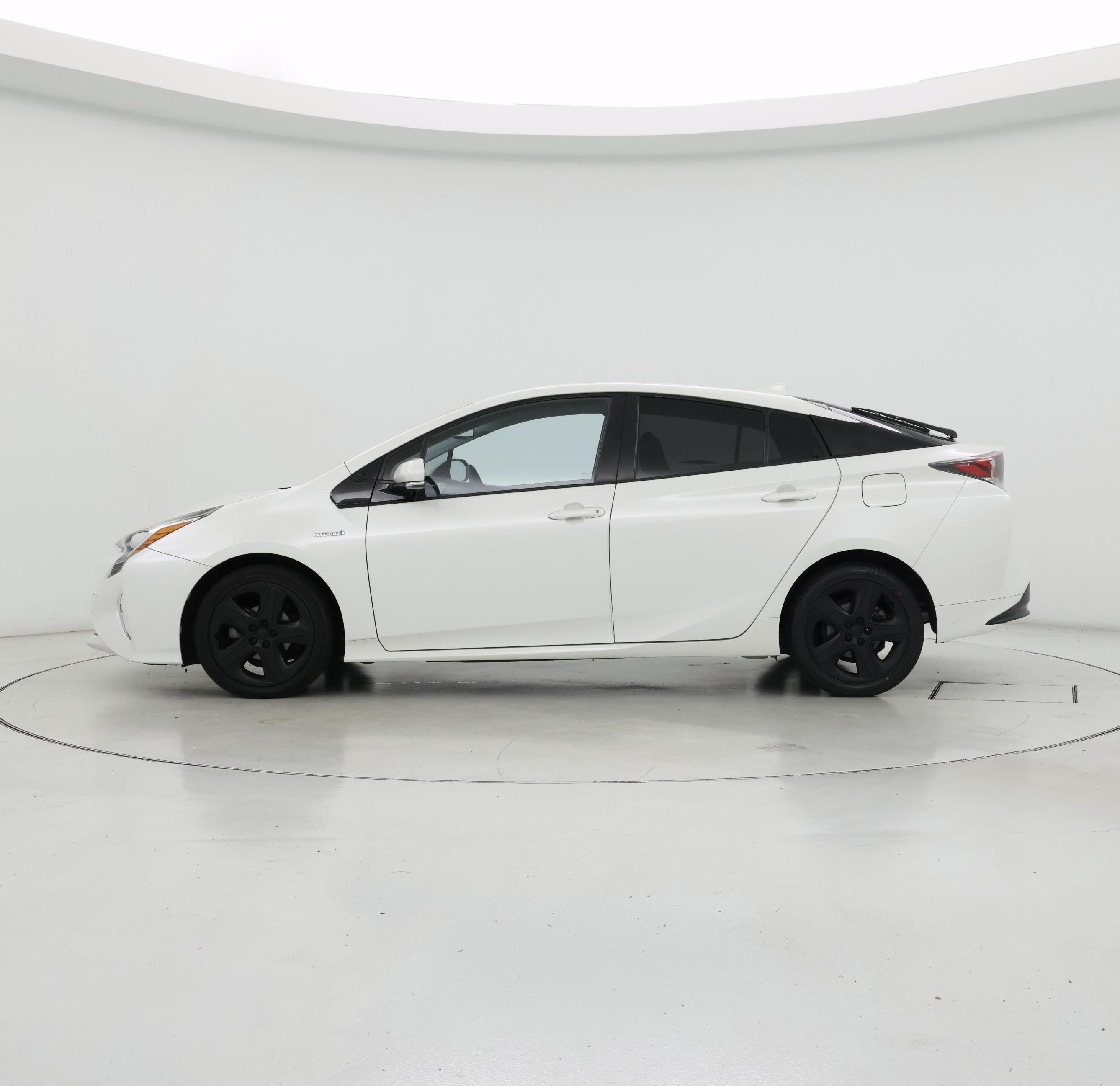 Thumbnail: 2017 Toyota Prius - 3