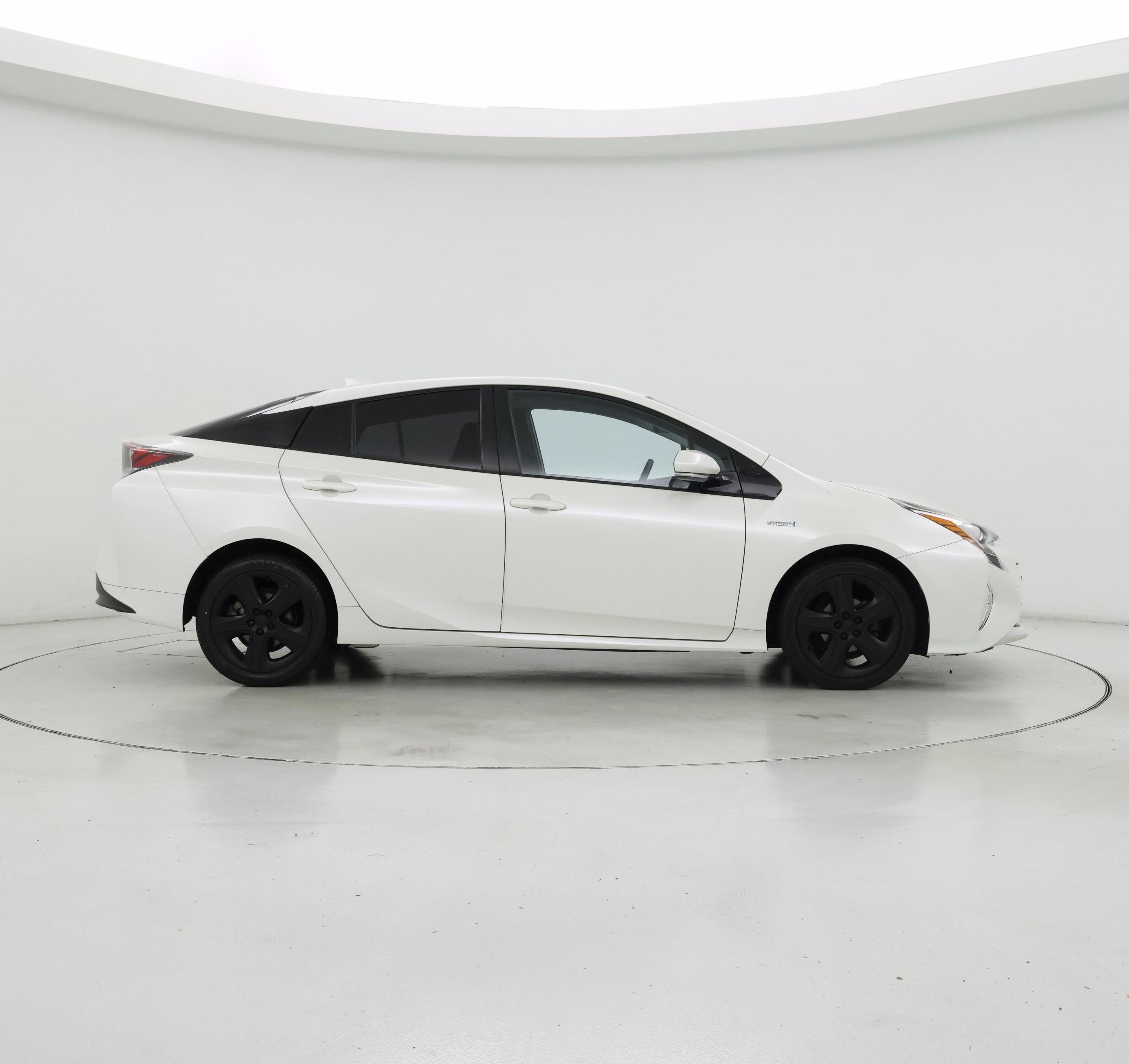 Thumbnail: 2017 Toyota Prius - 7