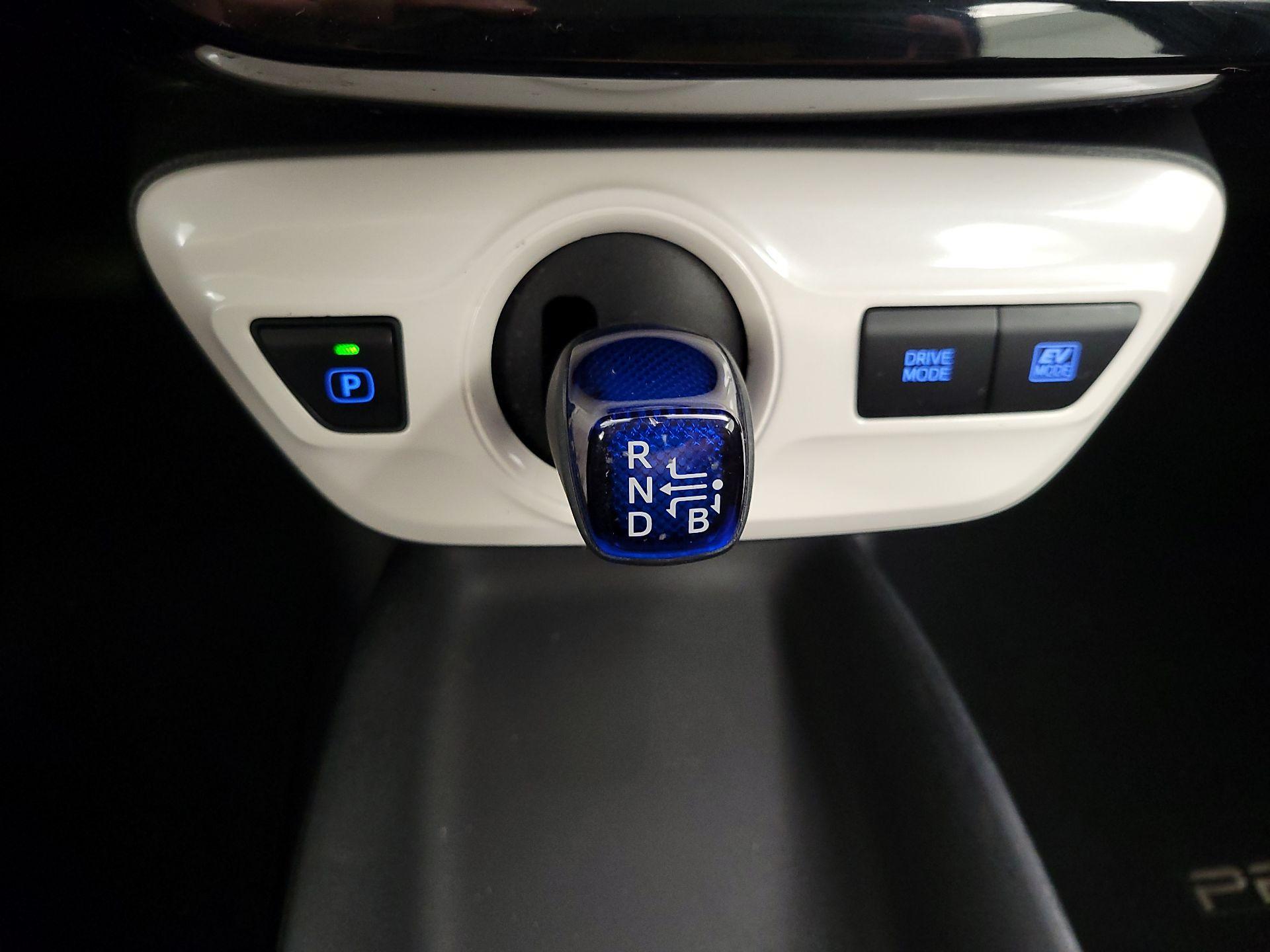 Thumbnail: 2018 Toyota Prius - 17
