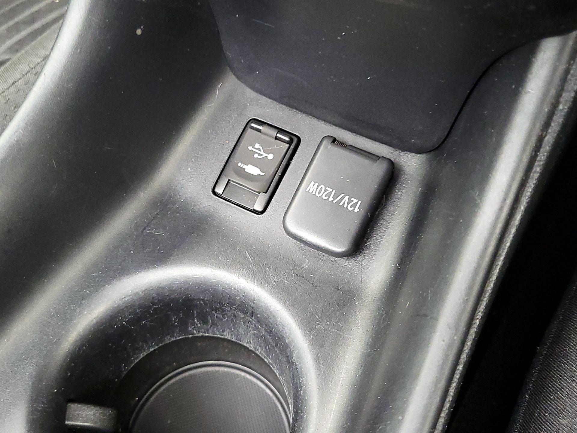 Thumbnail: 2018 Toyota Prius - 18