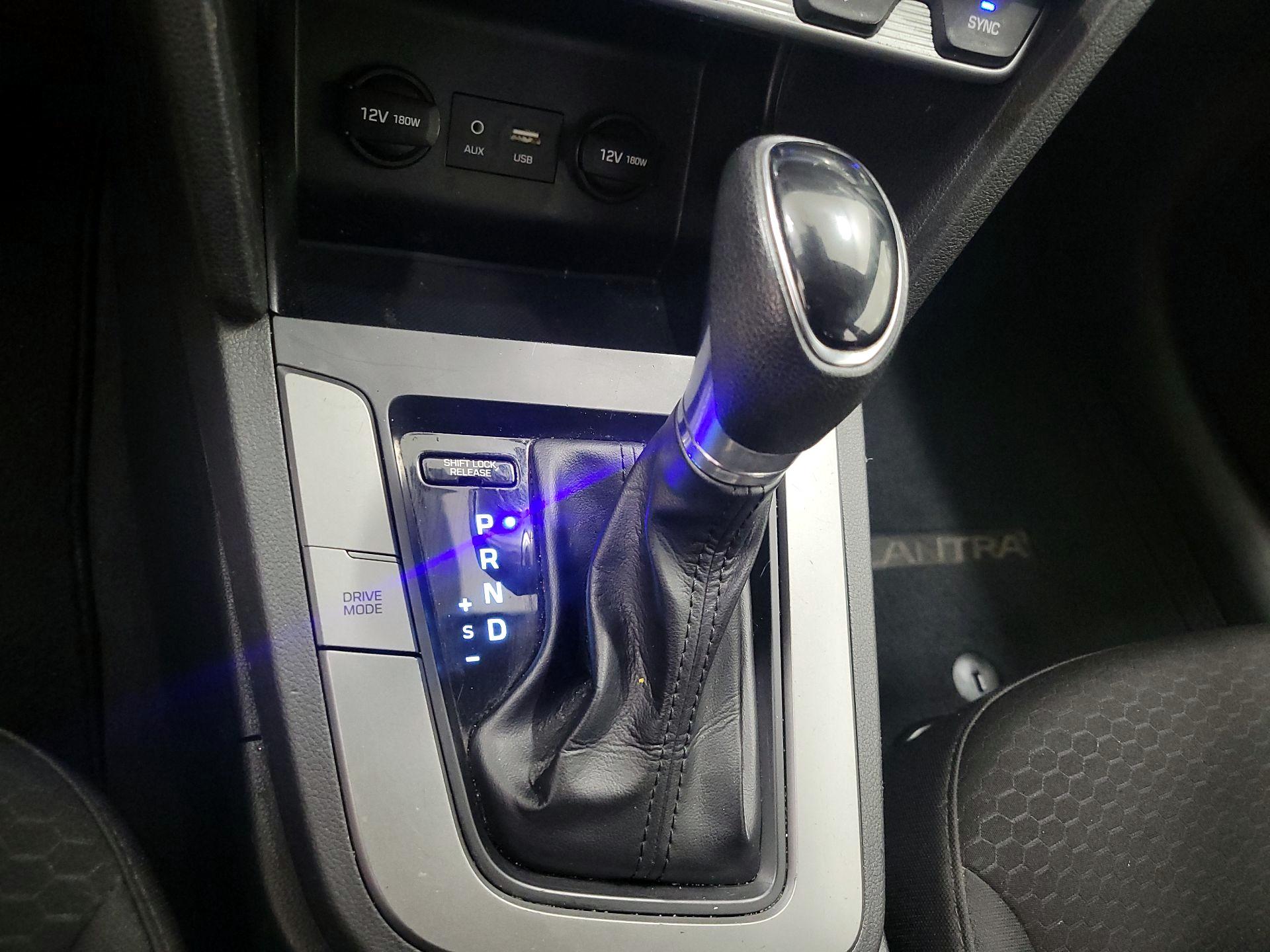 Thumbnail: 2020 Hyundai Elantra - 17