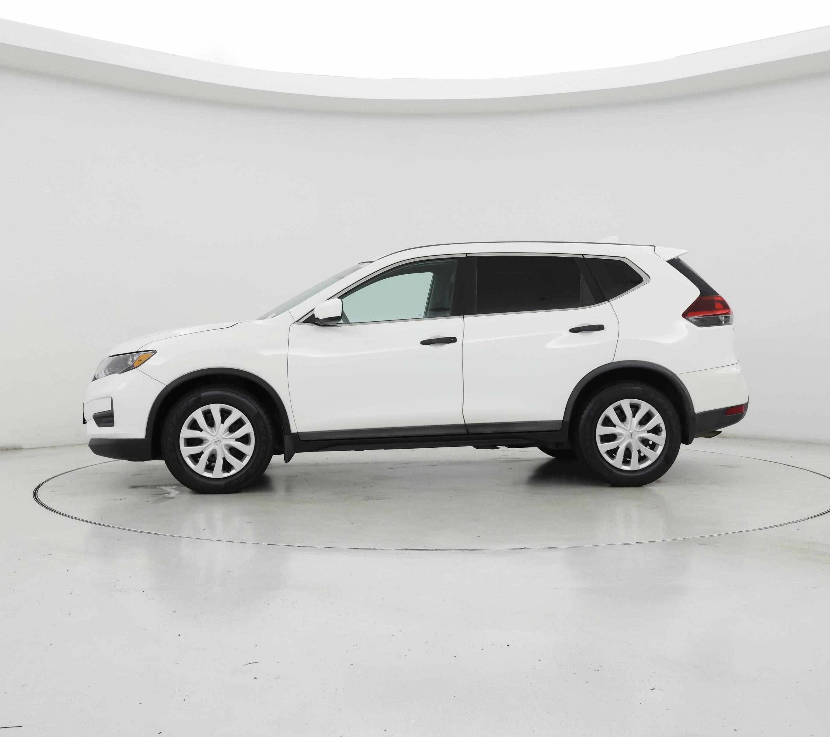 Thumbnail: 2018 Nissan Rogue - 3