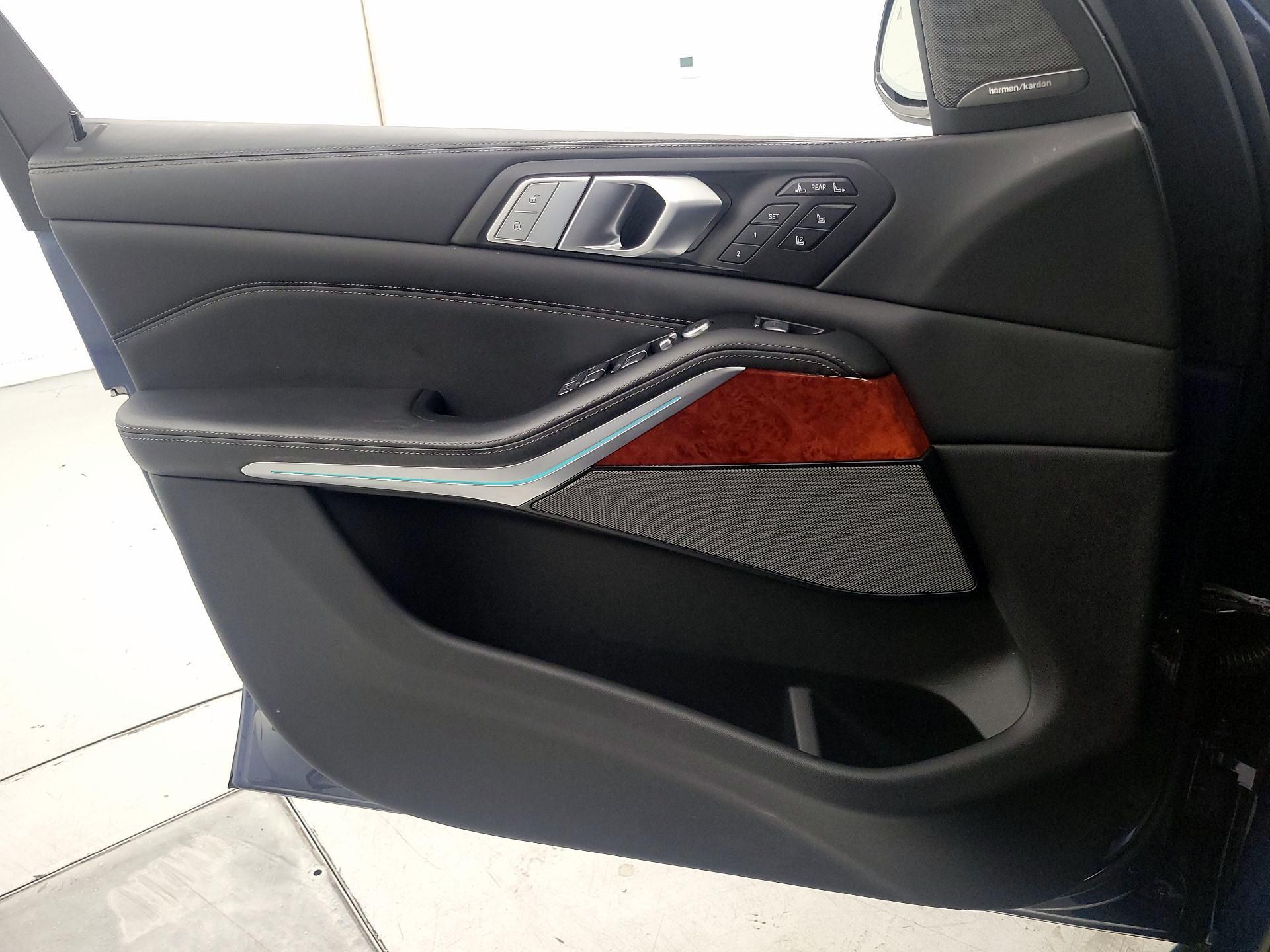 Thumbnail: 2021 BMW X7 - 10