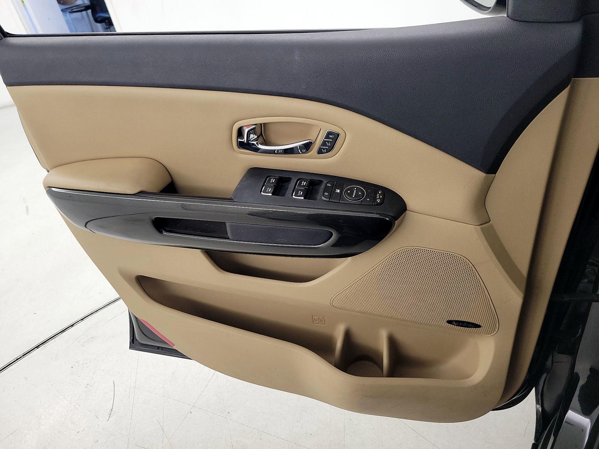 Thumbnail: 2016 Kia Sedona - 12