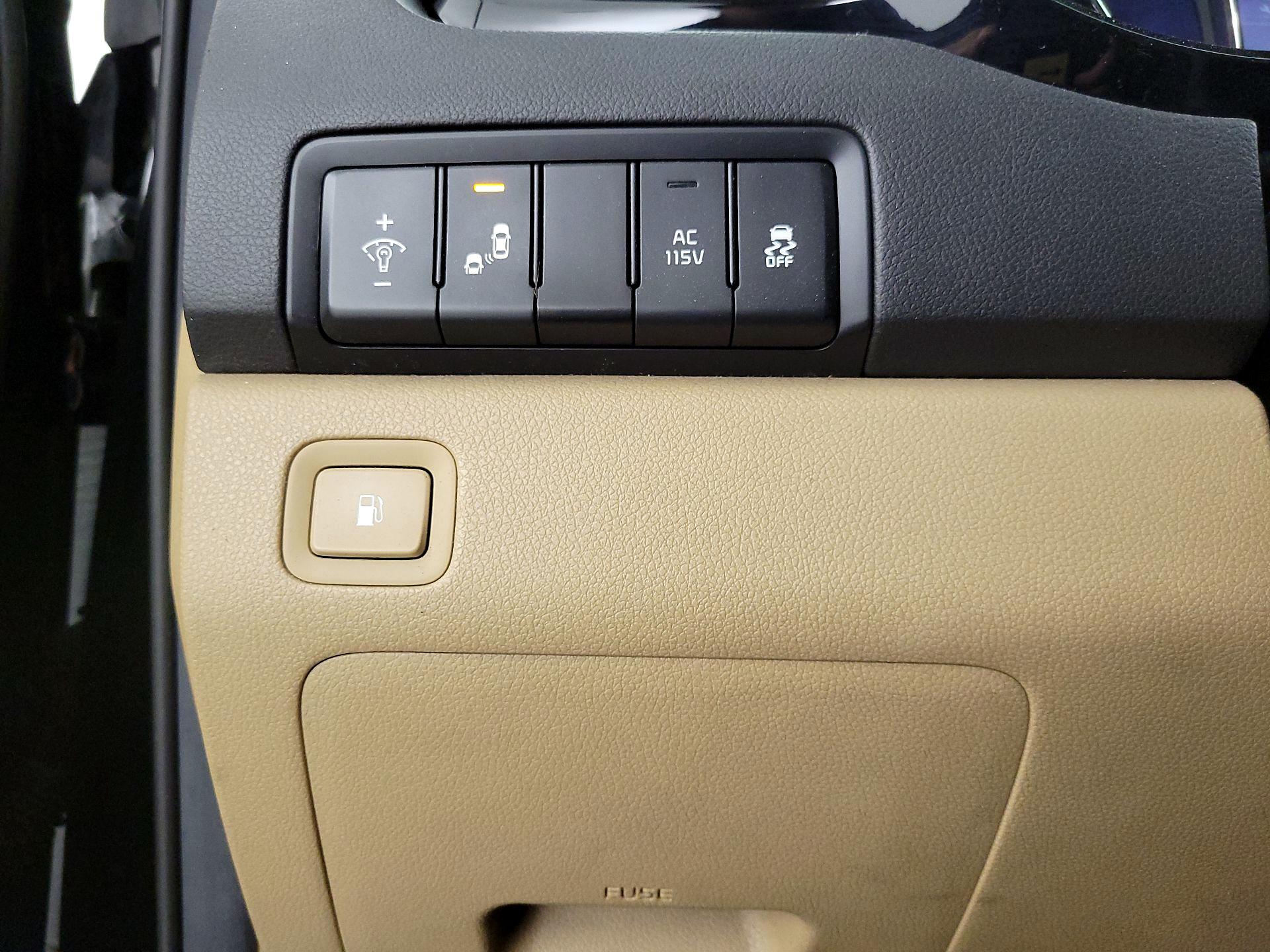 Thumbnail: 2016 Kia Sedona - 13