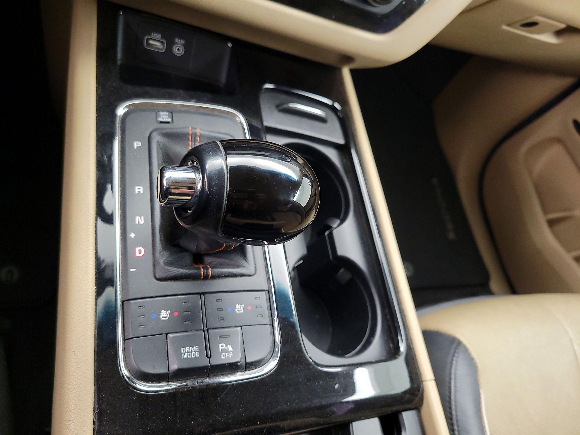 Thumbnail: 2016 Kia Sedona - 18