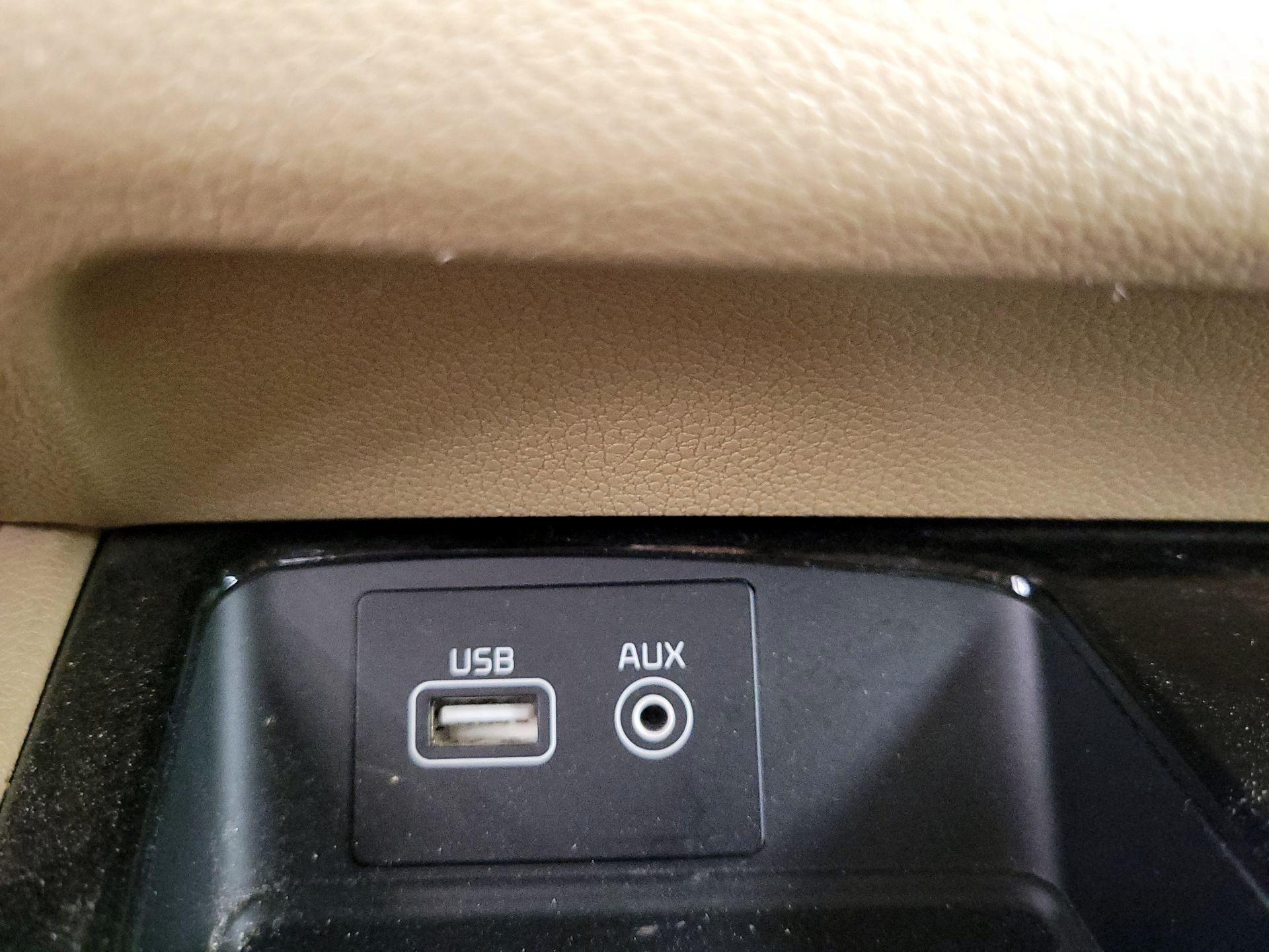 Thumbnail: 2016 Kia Sedona - 19