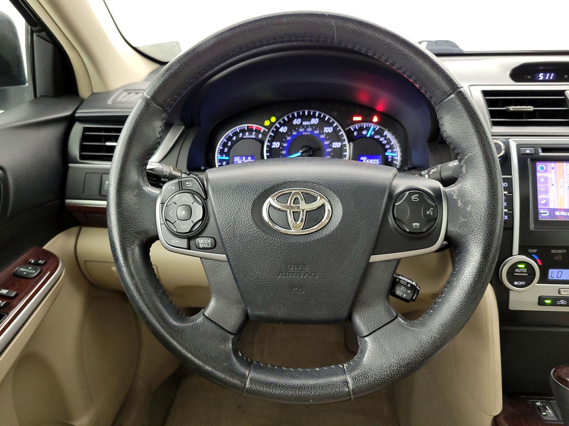 Thumbnail: 2013 Toyota Camry - 10