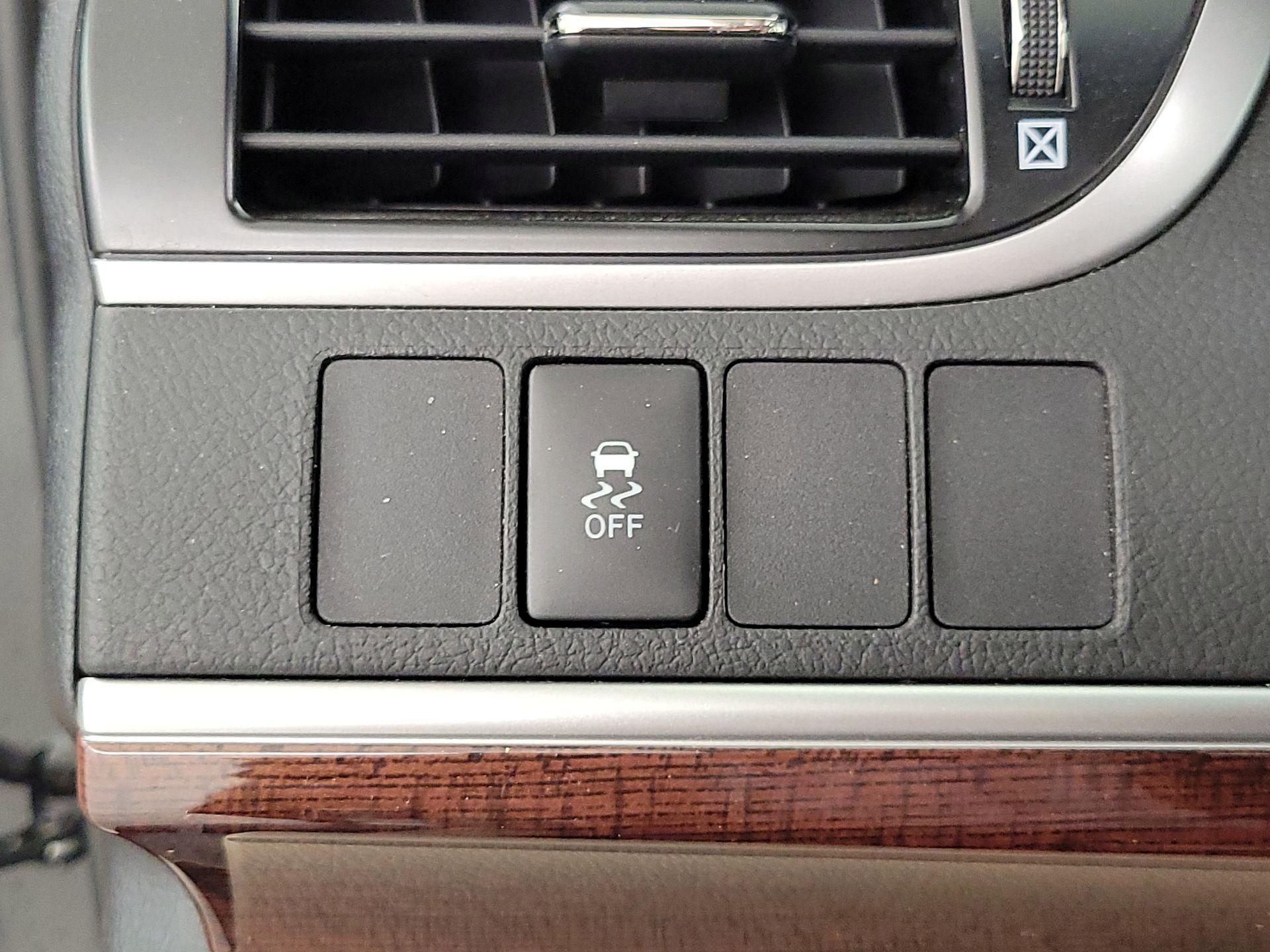 Thumbnail: 2013 Toyota Camry - 13