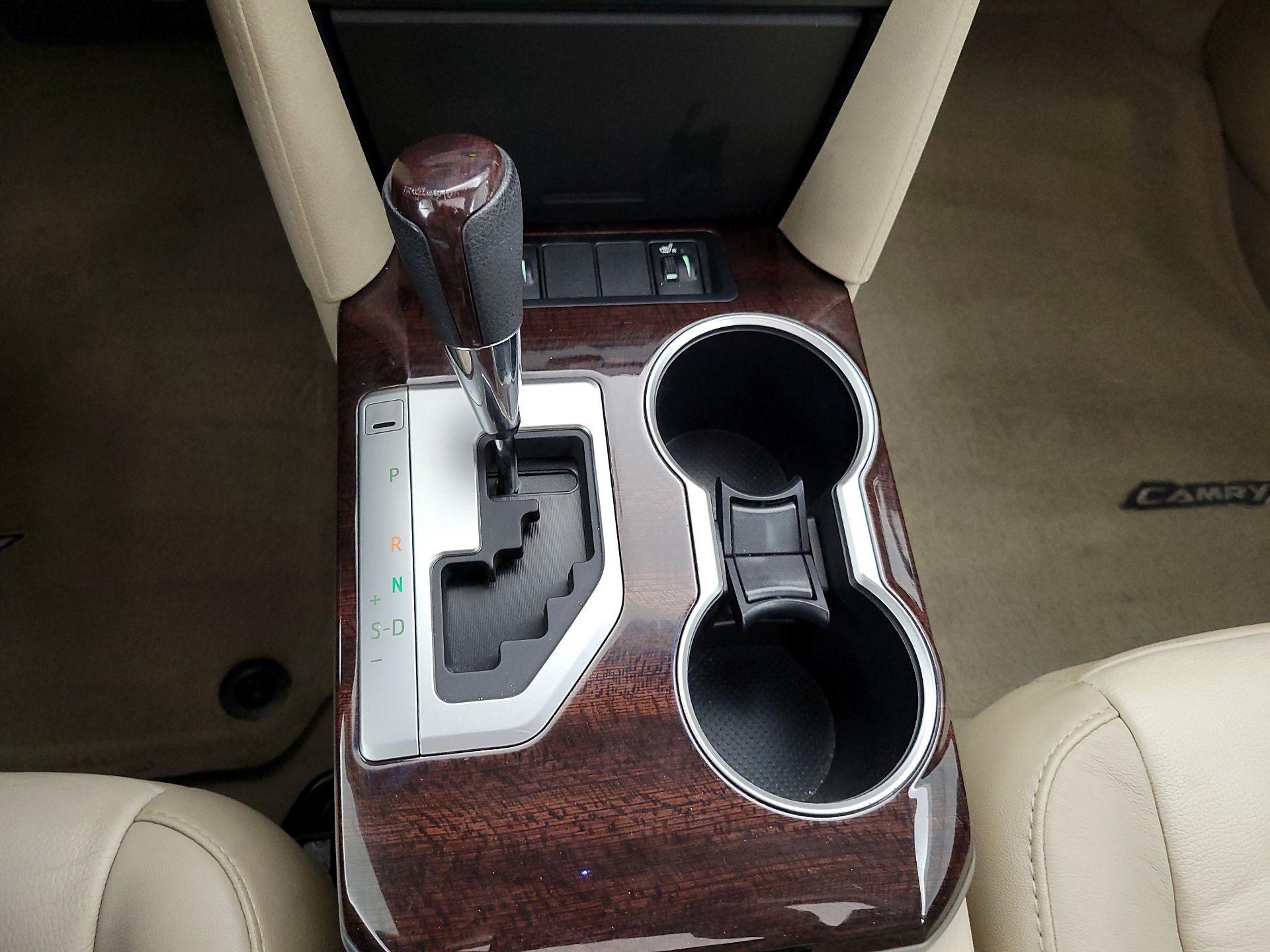 Thumbnail: 2013 Toyota Camry - 18