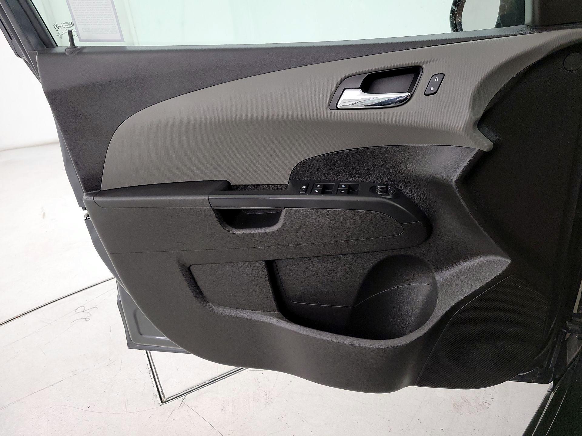 Thumbnail: 2016 Chevrolet Sonic - 12