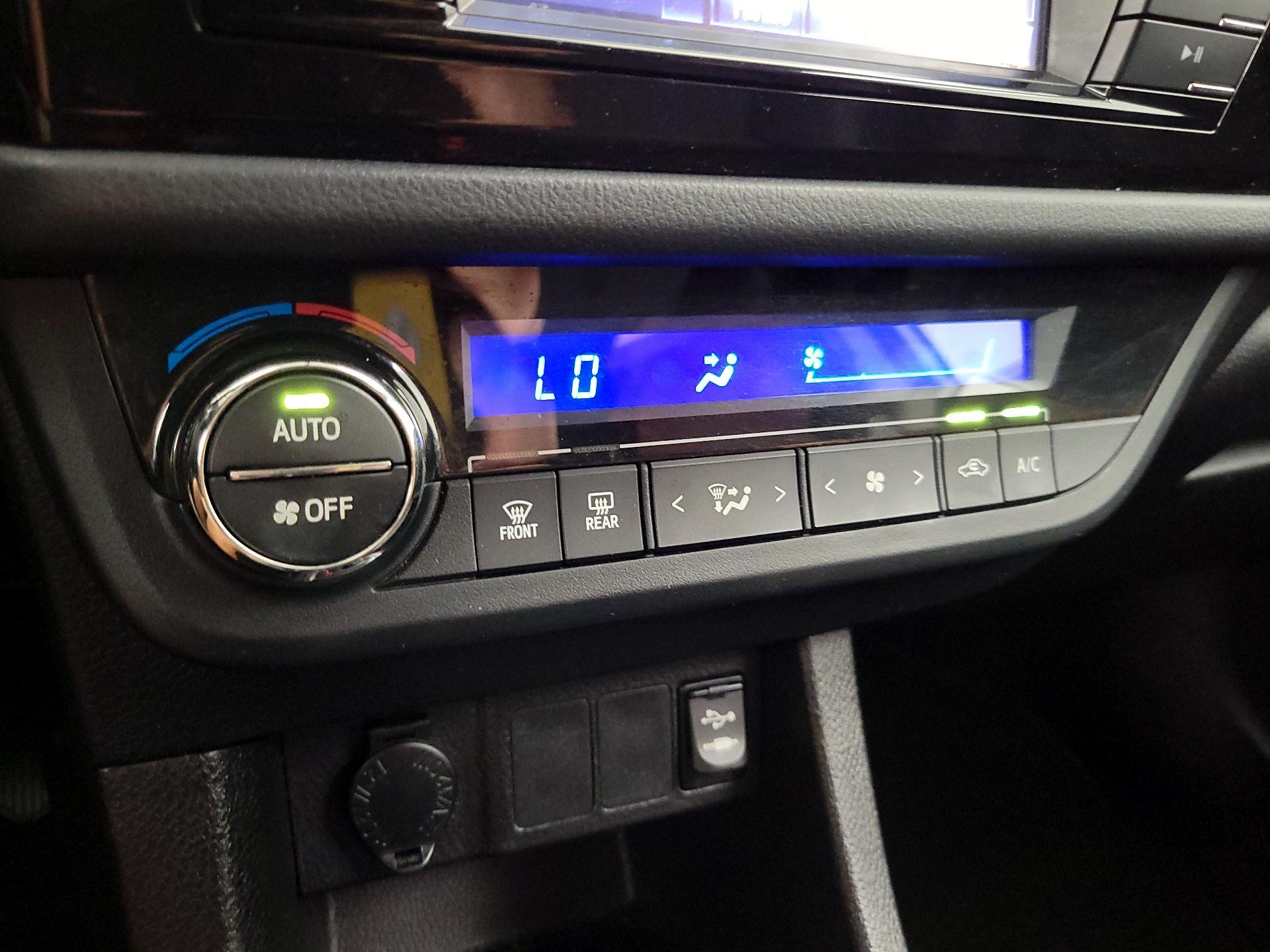 Thumbnail: 2016 Toyota Corolla - 16