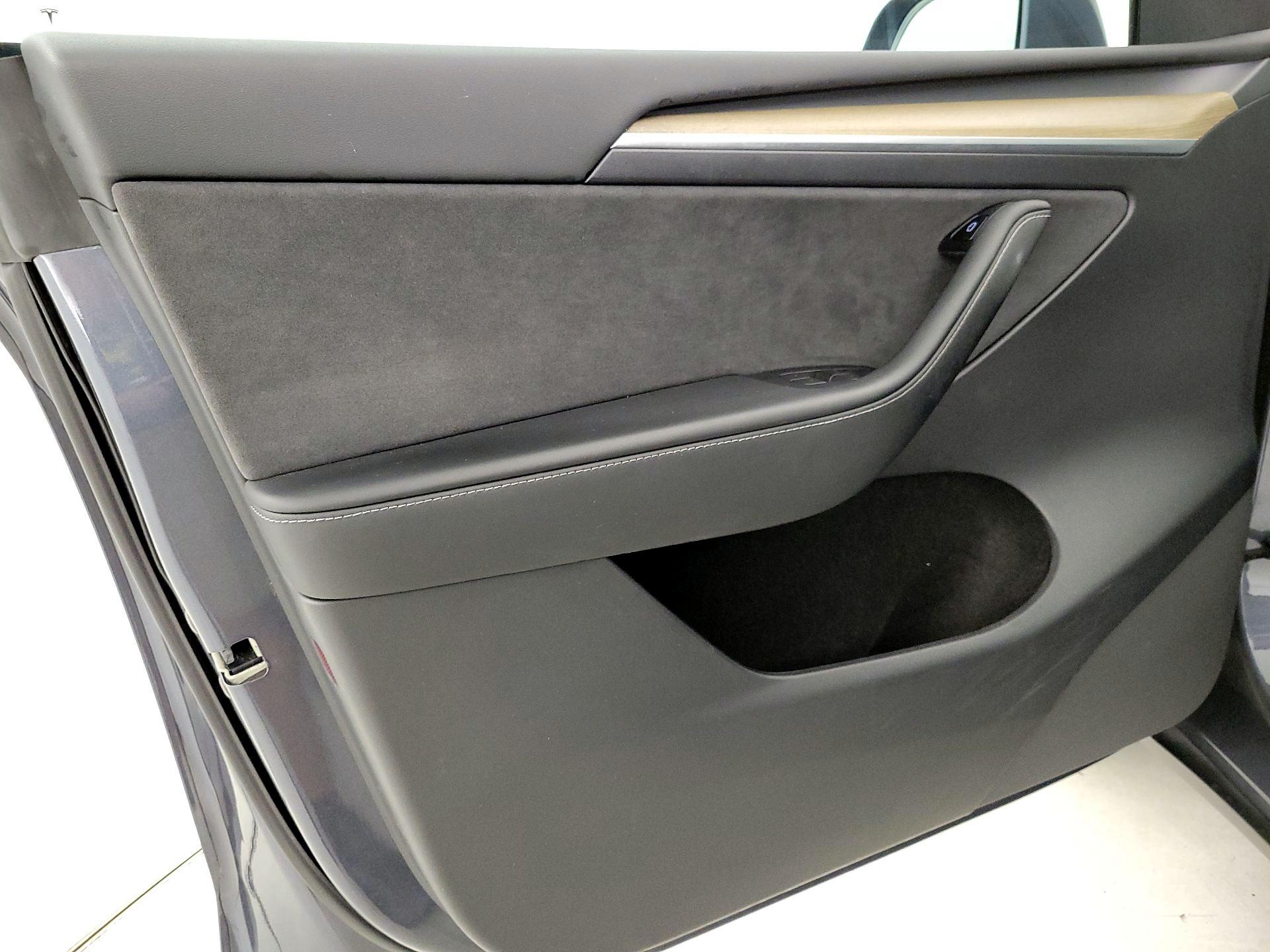 Thumbnail: 2023 Tesla Model Y - 12