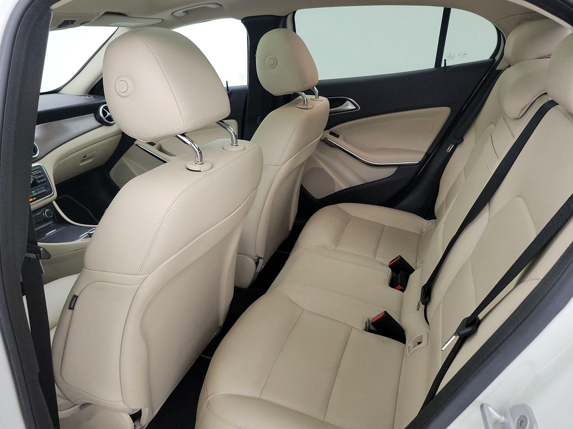 Thumbnail: 2015 Mercedes-Benz GLA - 19