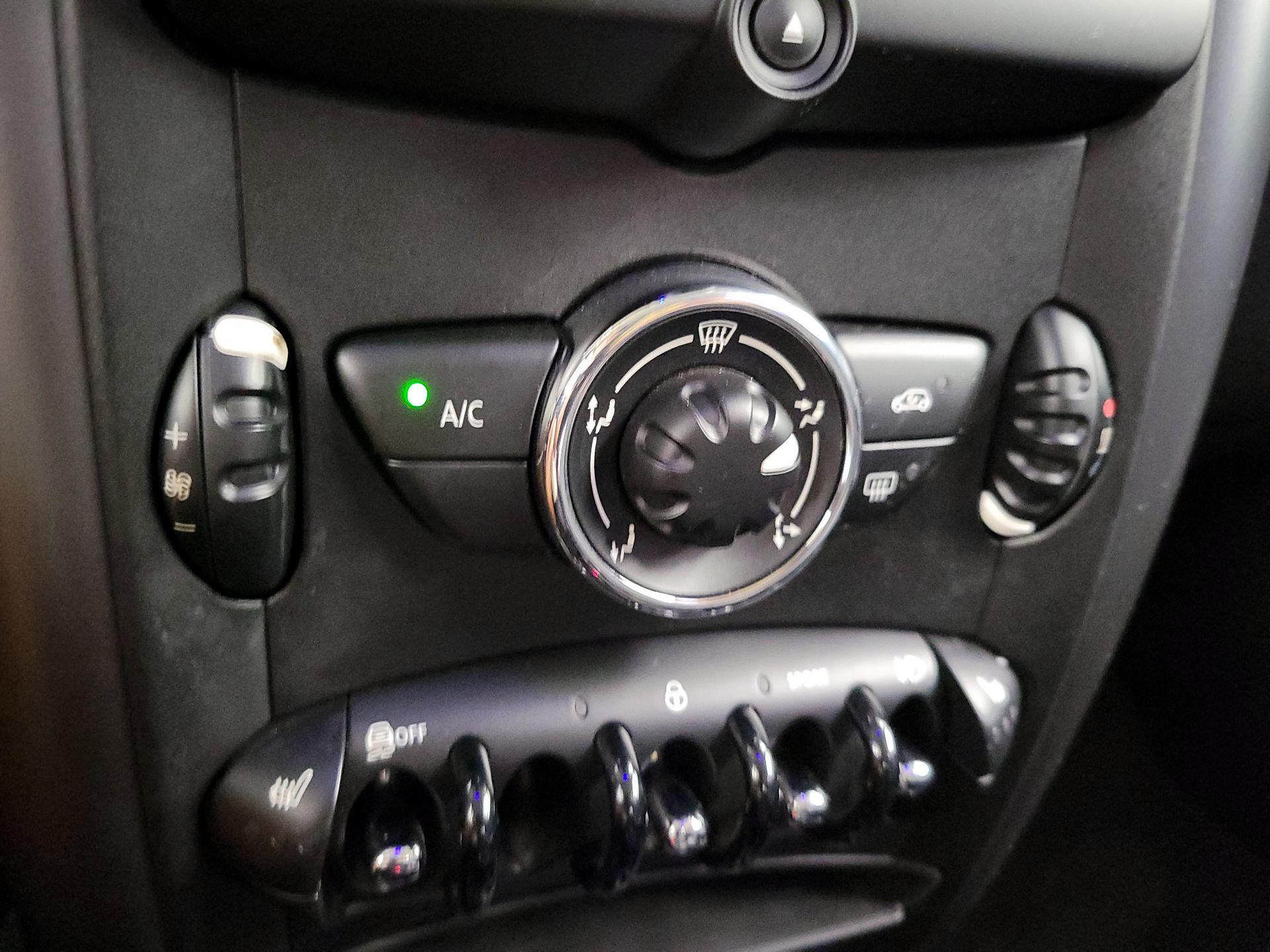 Thumbnail: 2014 MINI Cooper Countryman - 14