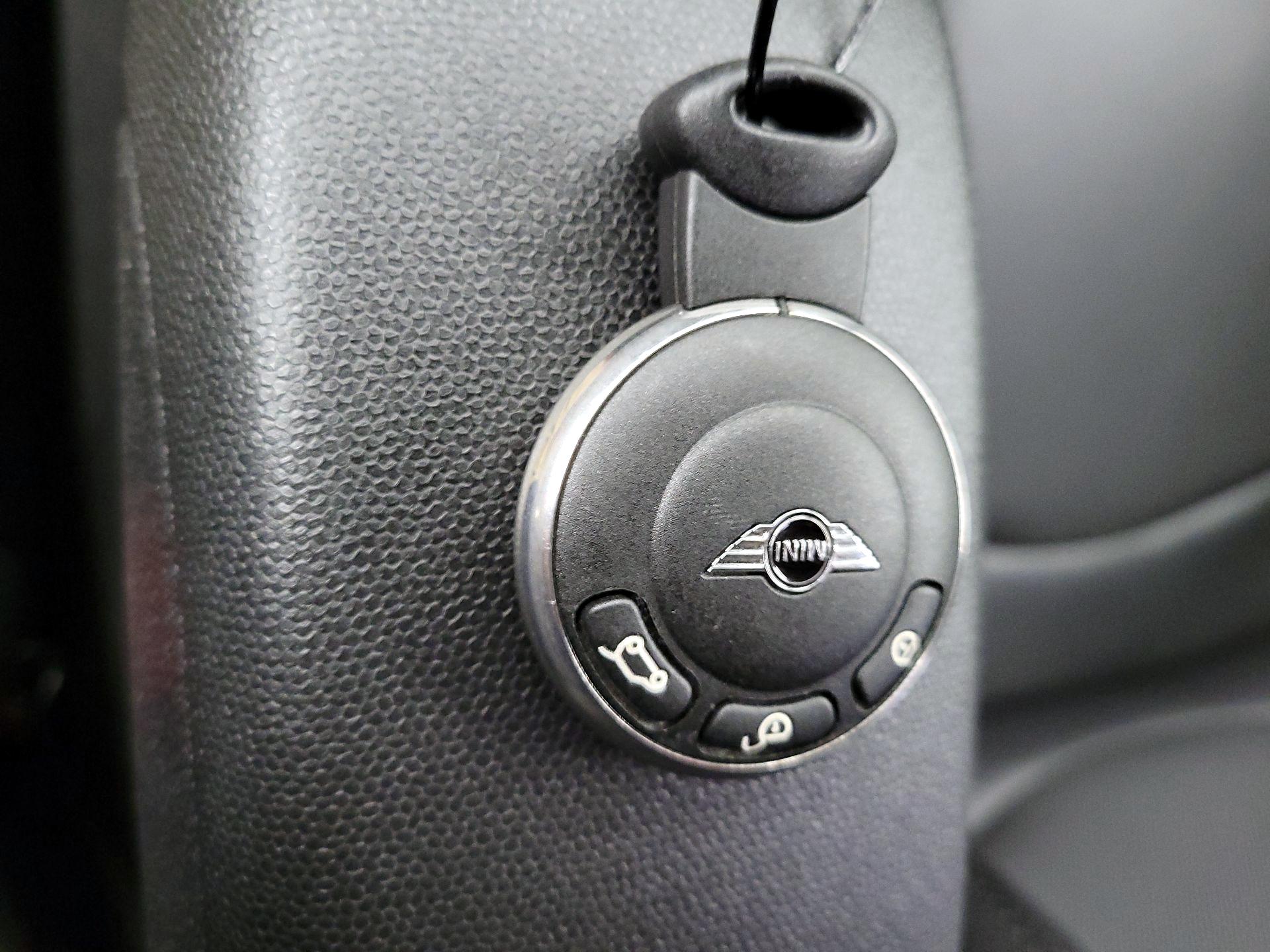 Thumbnail: 2014 MINI Cooper Countryman - 20