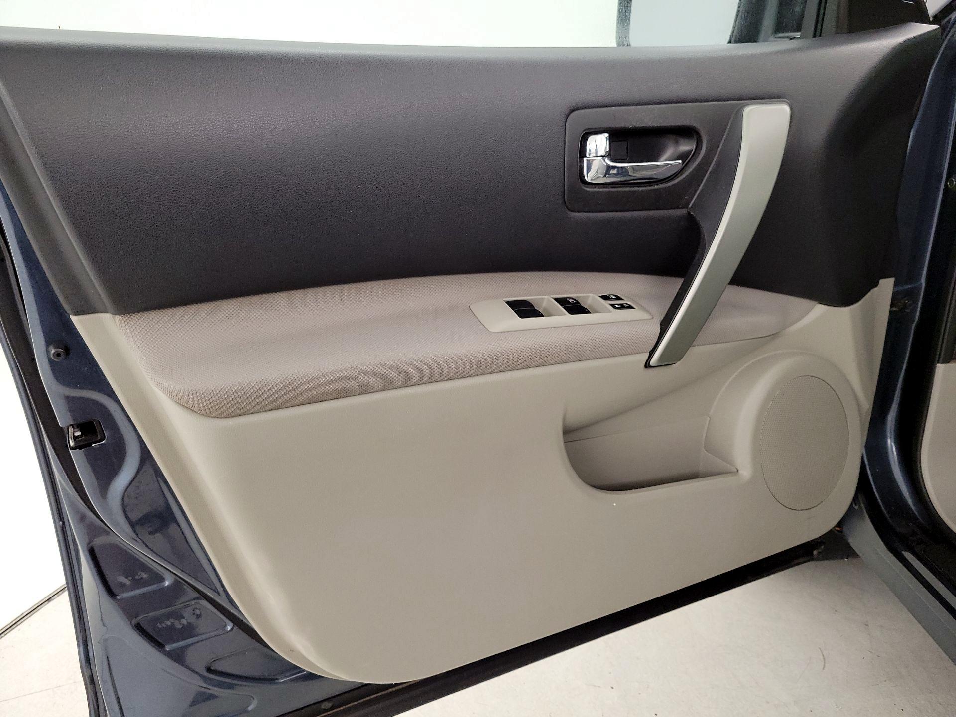 Thumbnail: 2015 Nissan Rogue - 12