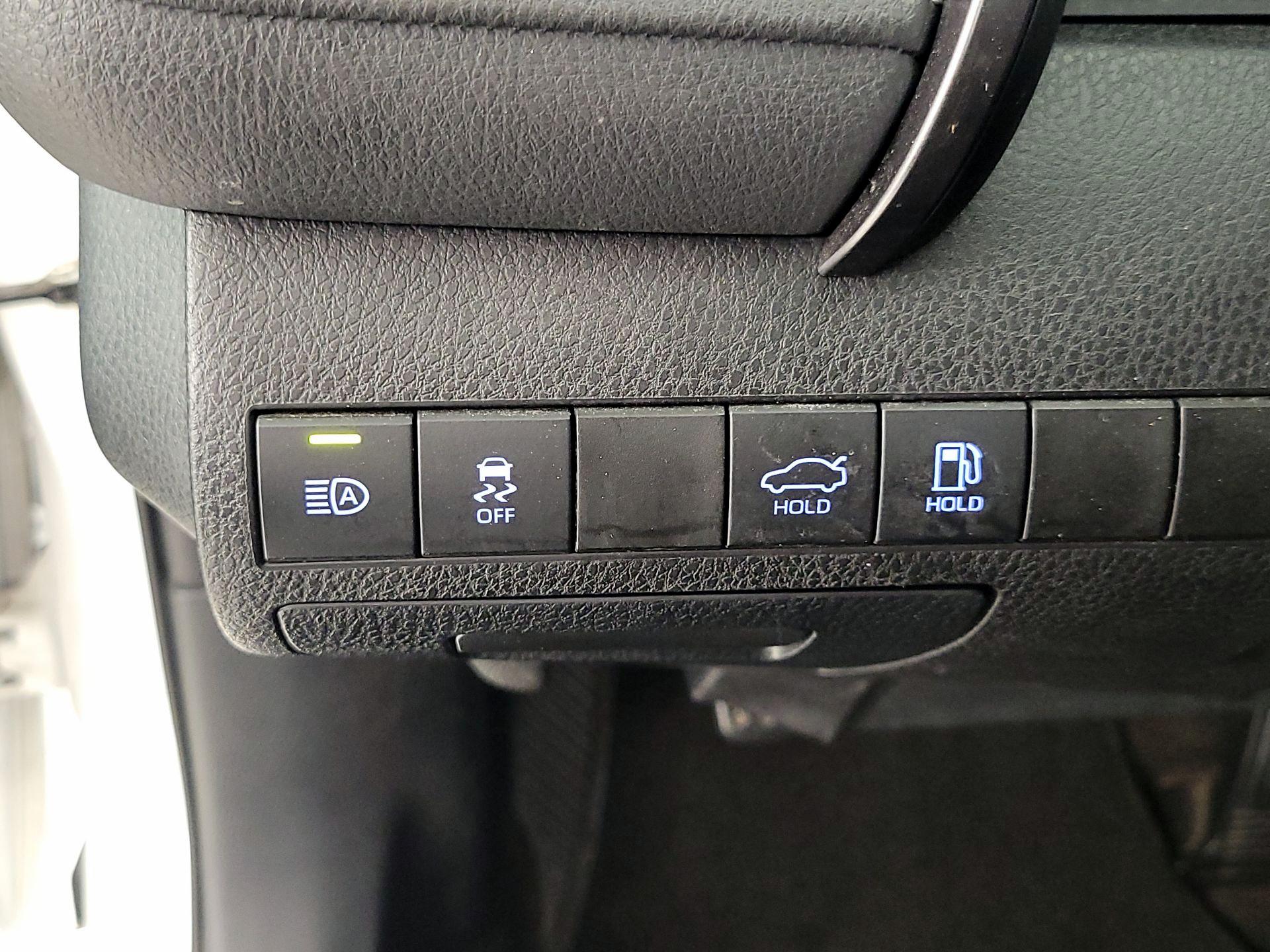 Thumbnail: 2019 Toyota Camry - 13