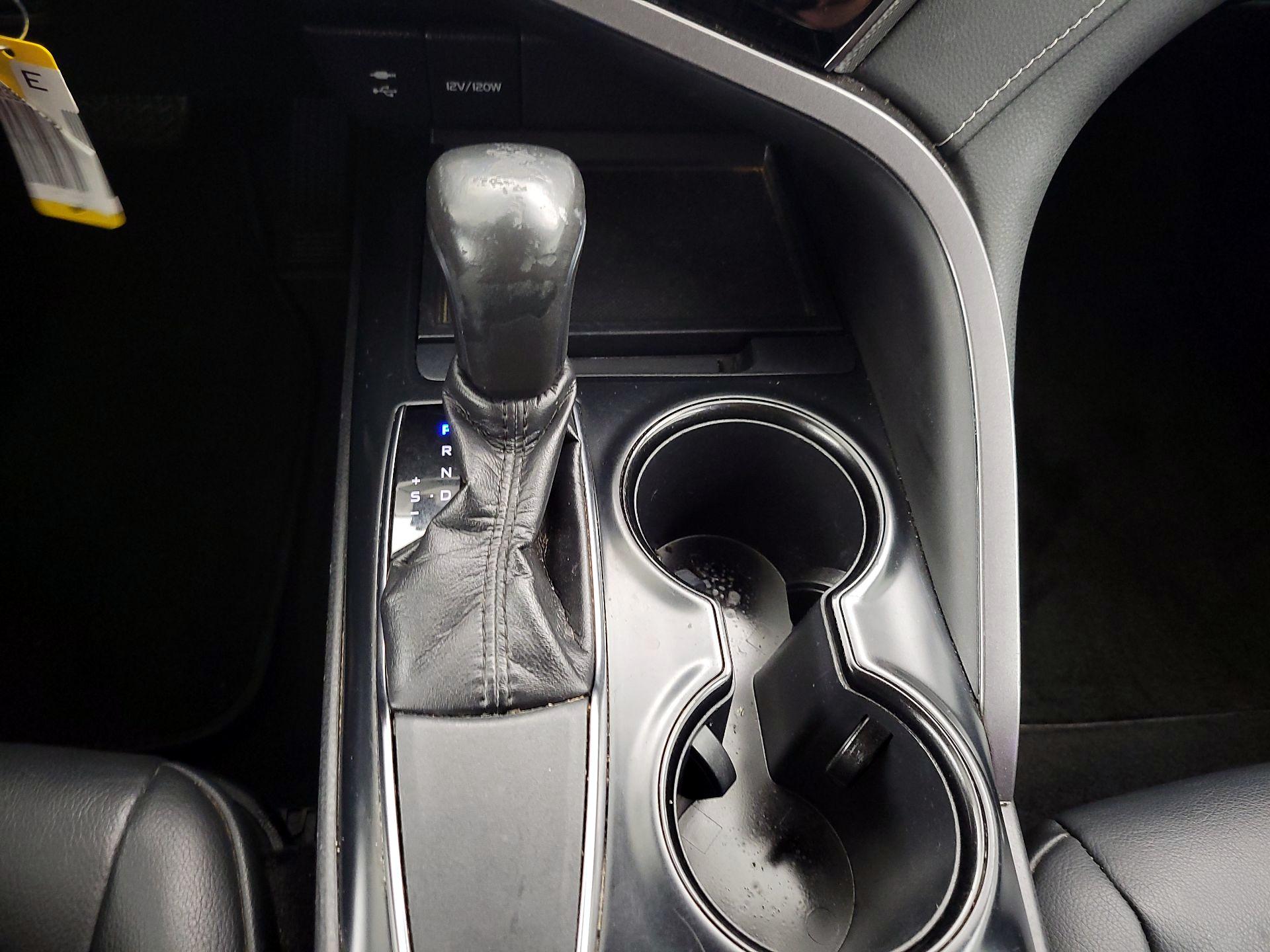 Thumbnail: 2019 Toyota Camry - 17
