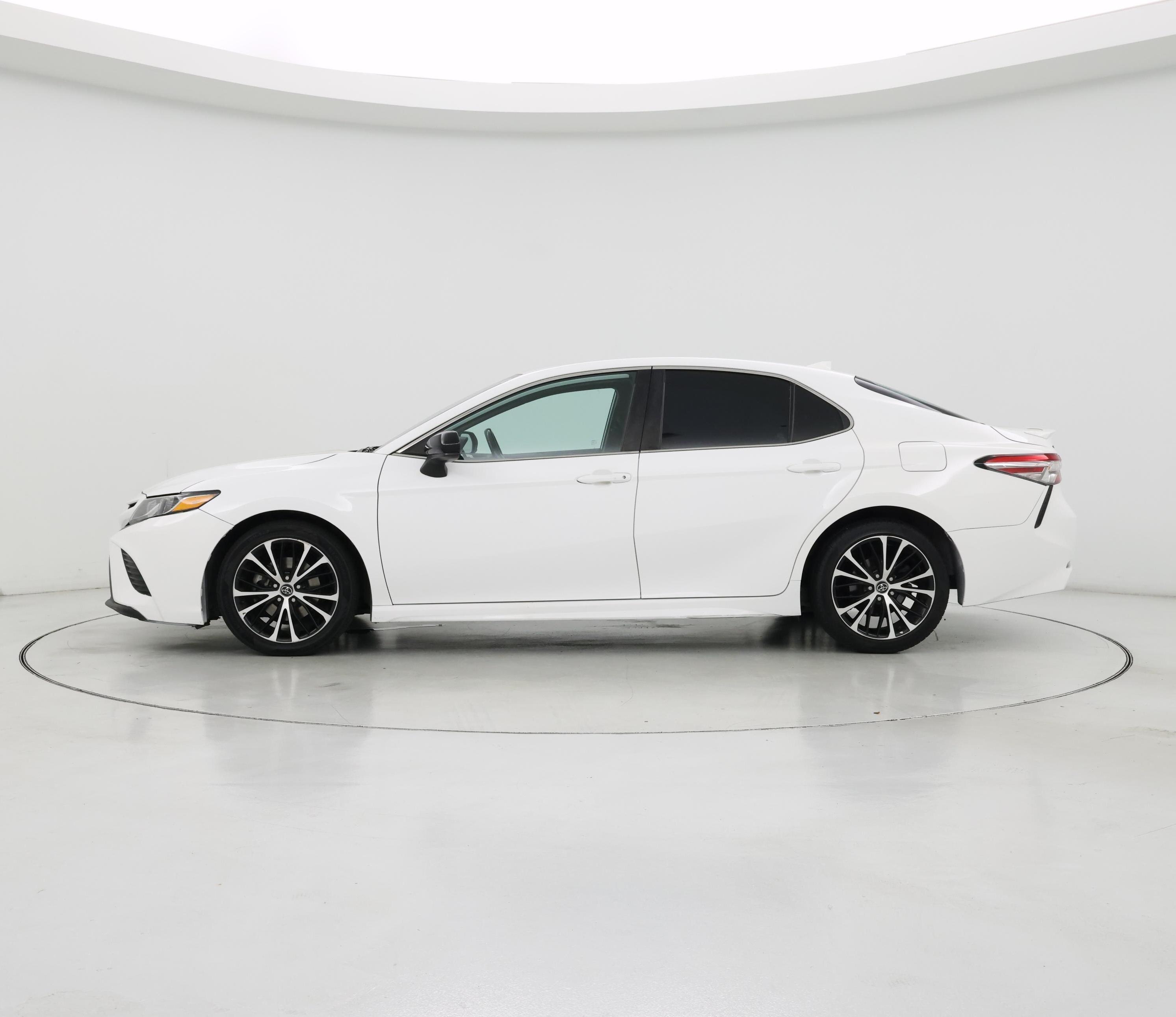 Thumbnail: 2019 Toyota Camry - 3