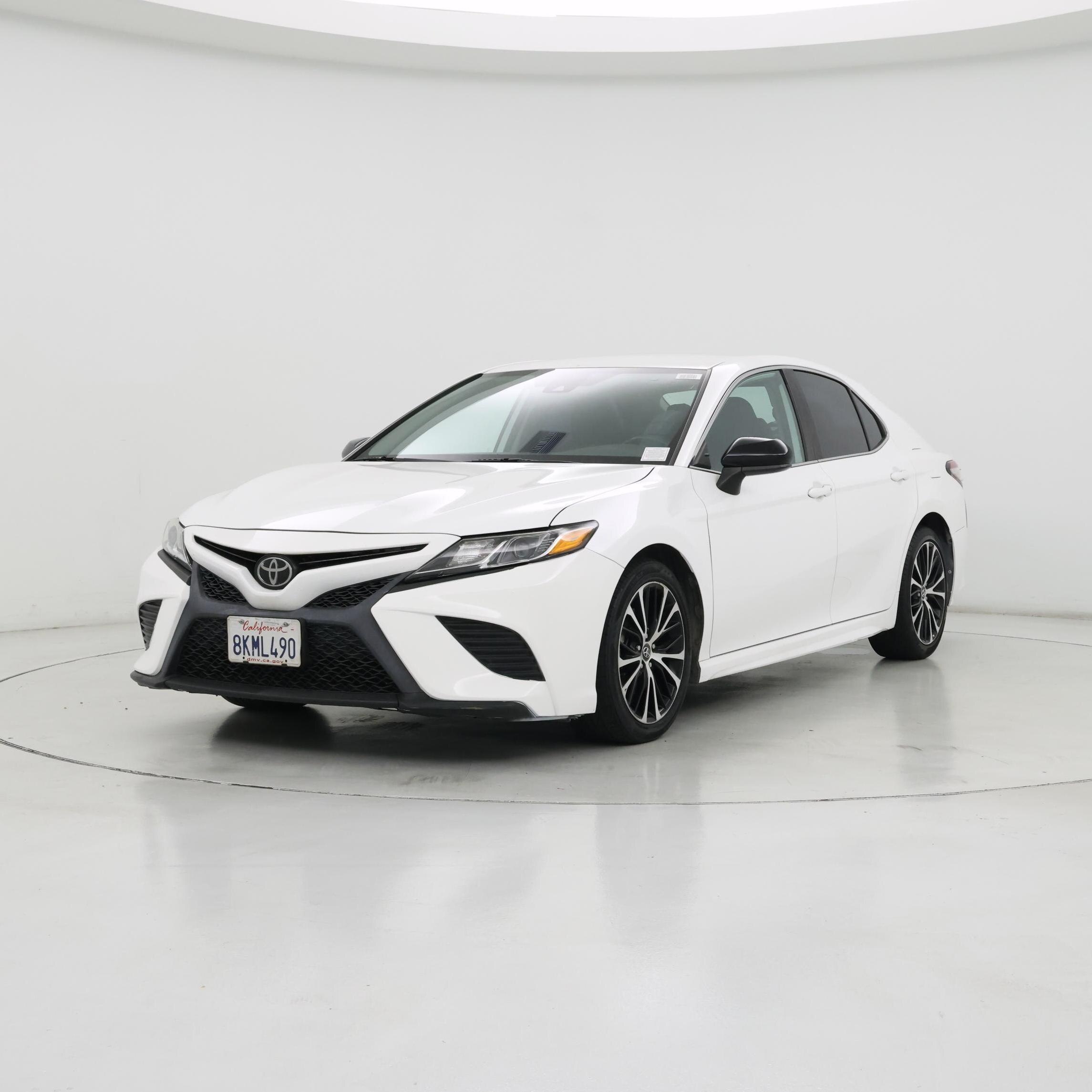 Thumbnail: 2019 Toyota Camry - 4