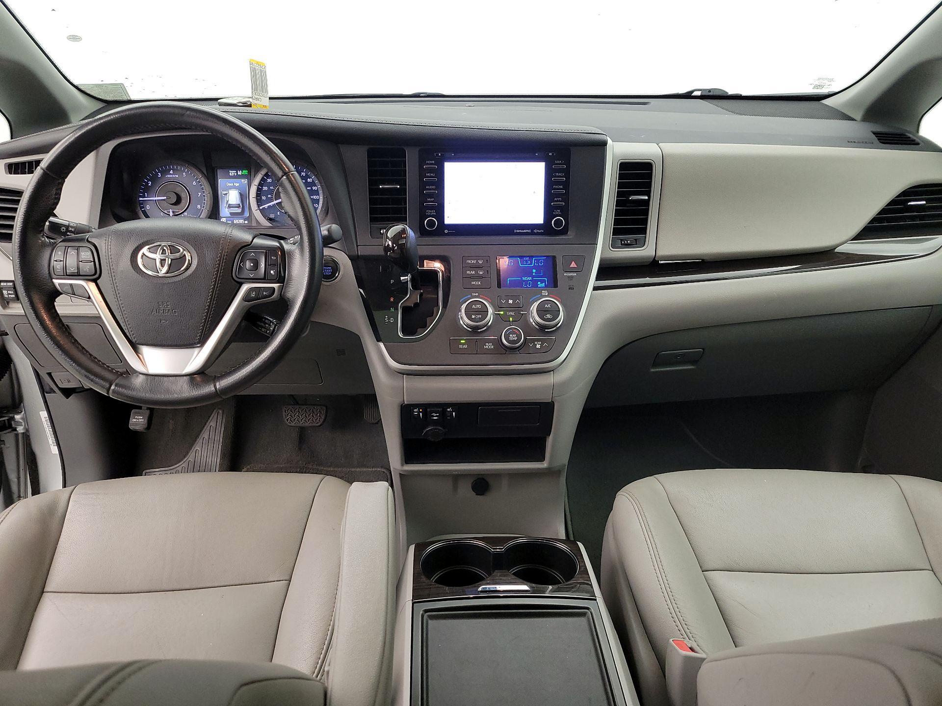 Thumbnail: 2020 Toyota Sienna - 9