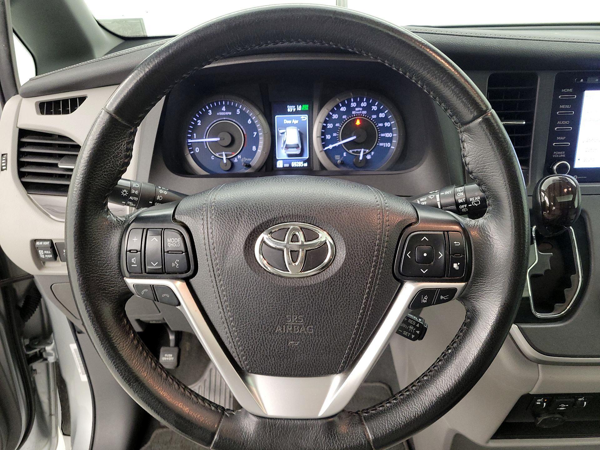 Thumbnail: 2020 Toyota Sienna - 10