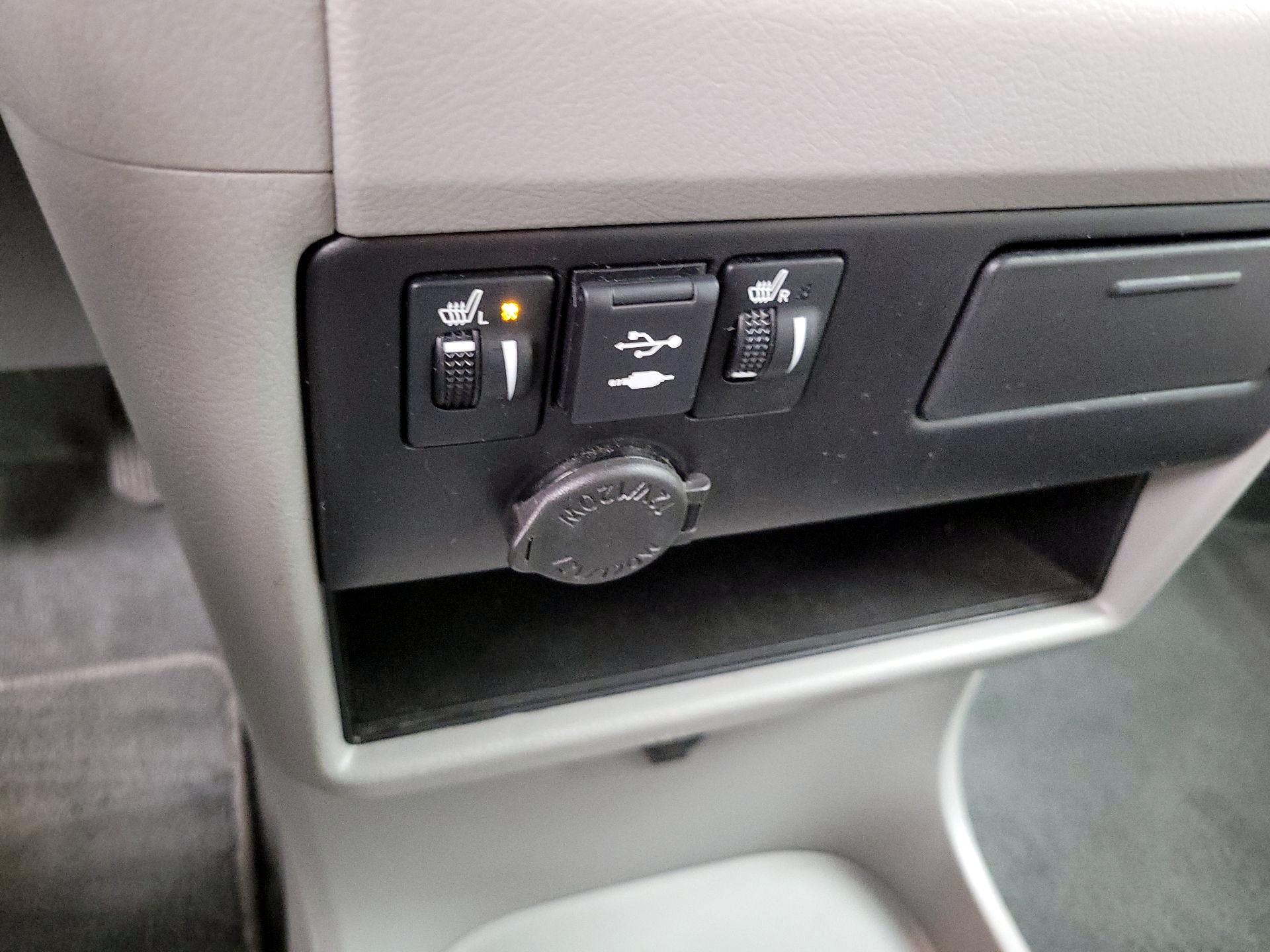 Thumbnail: 2020 Toyota Sienna - 18
