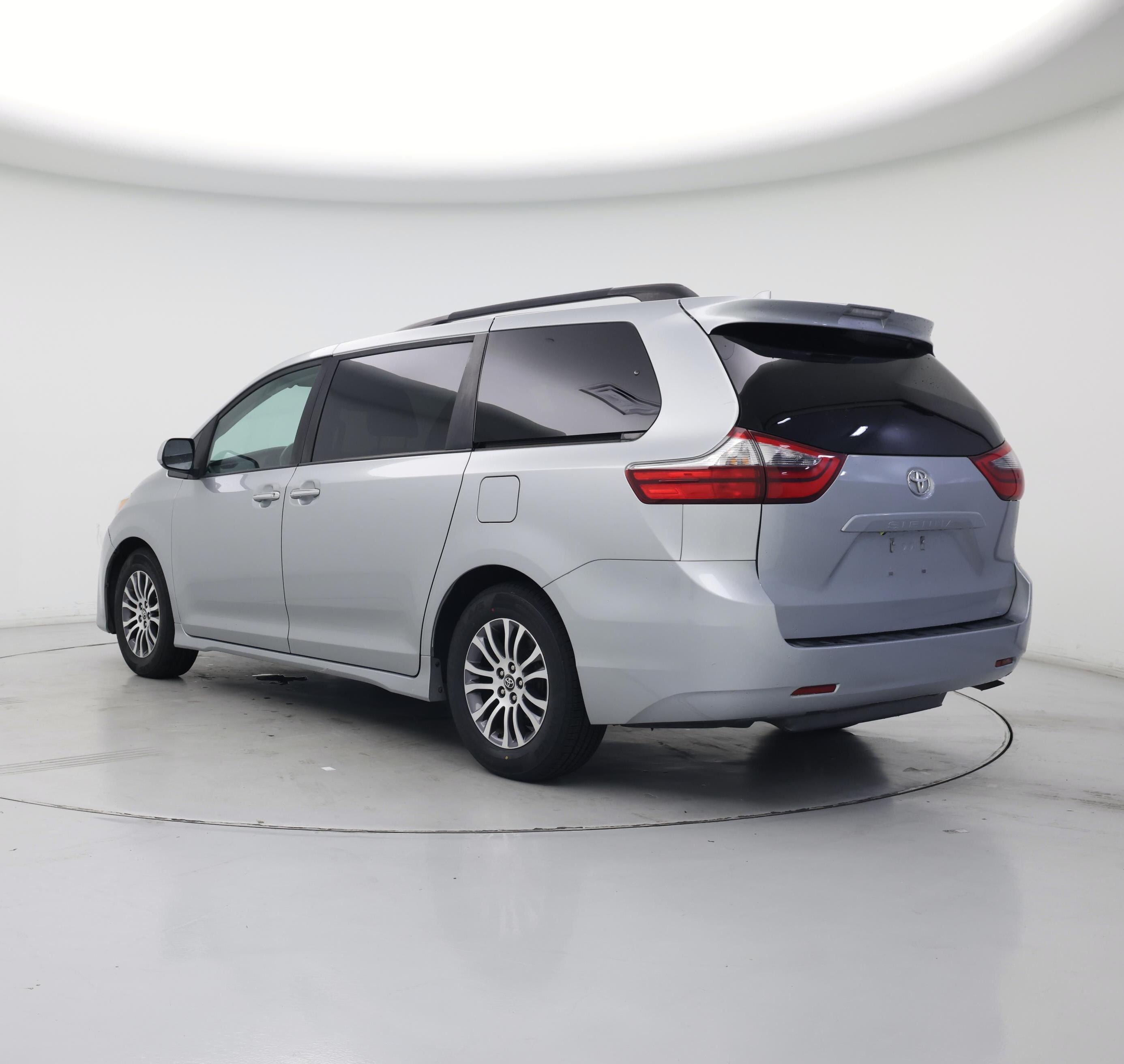 Thumbnail: 2020 Toyota Sienna - 2