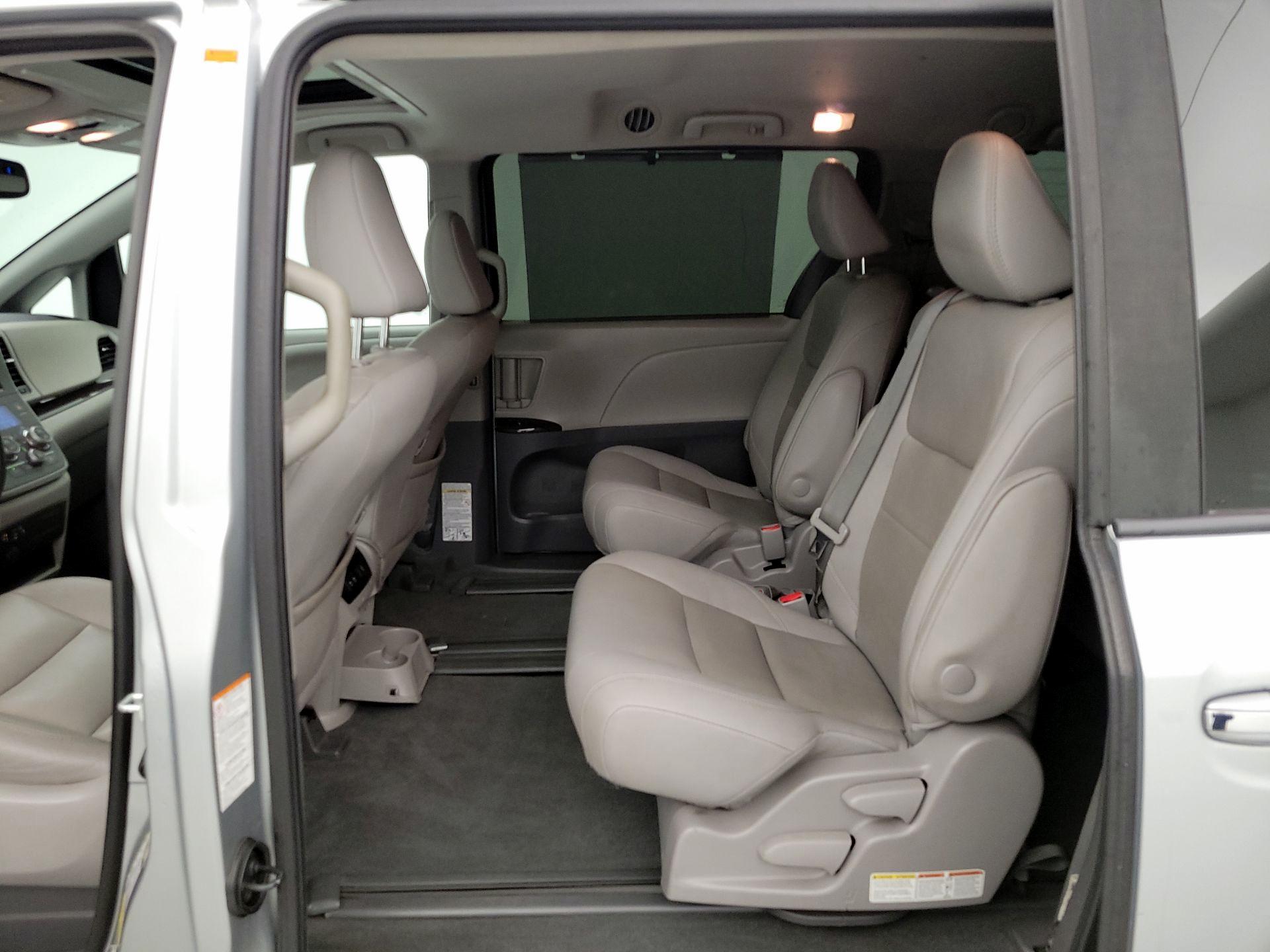 Thumbnail: 2020 Toyota Sienna - 20