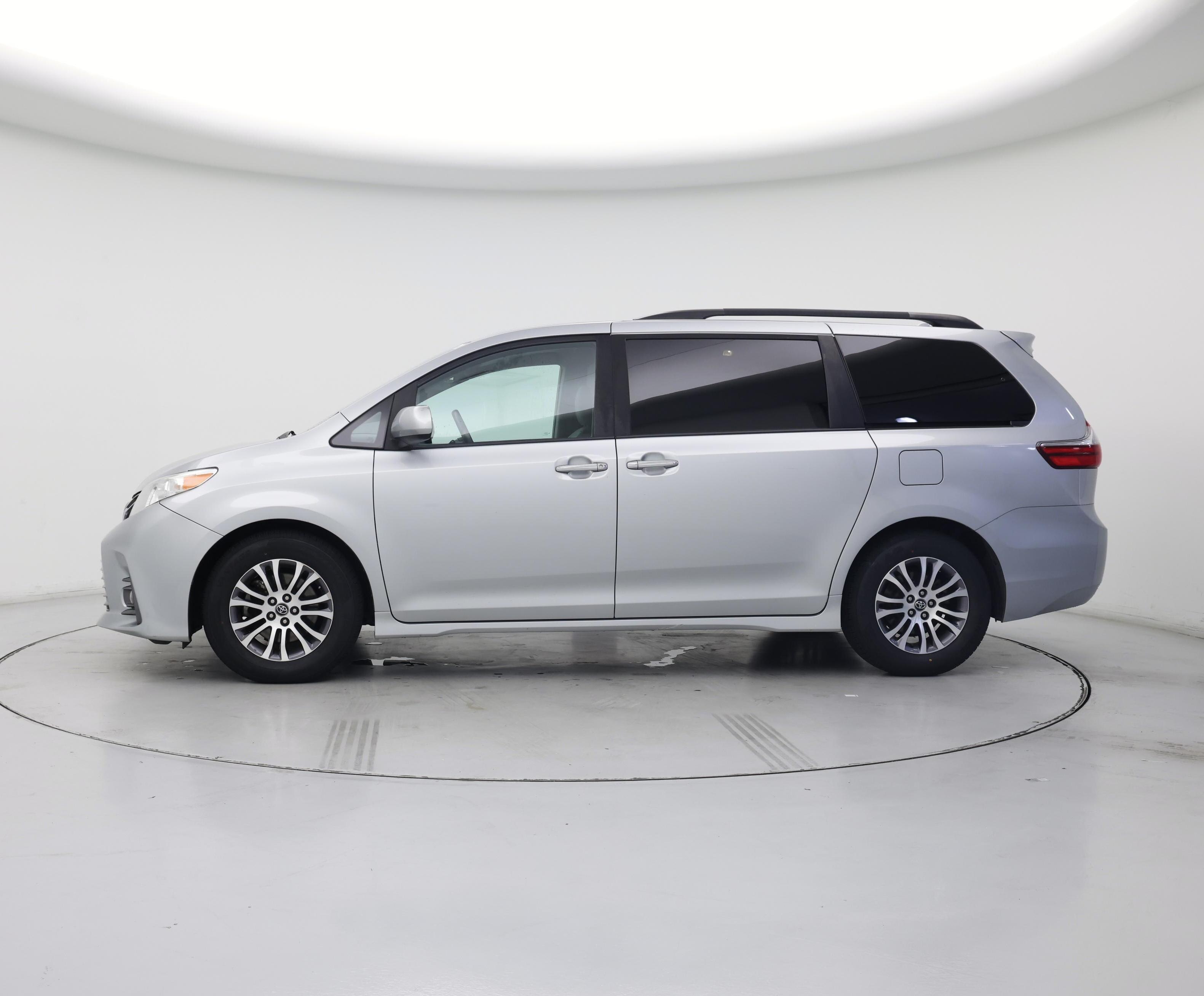 Thumbnail: 2020 Toyota Sienna - 3