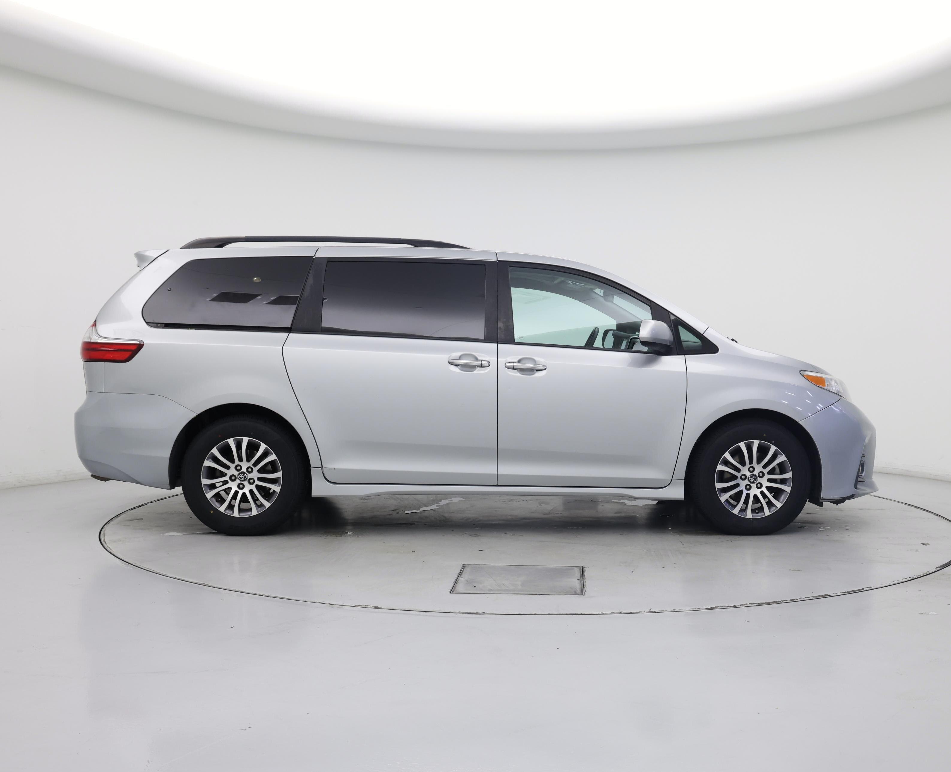 Thumbnail: 2020 Toyota Sienna - 7