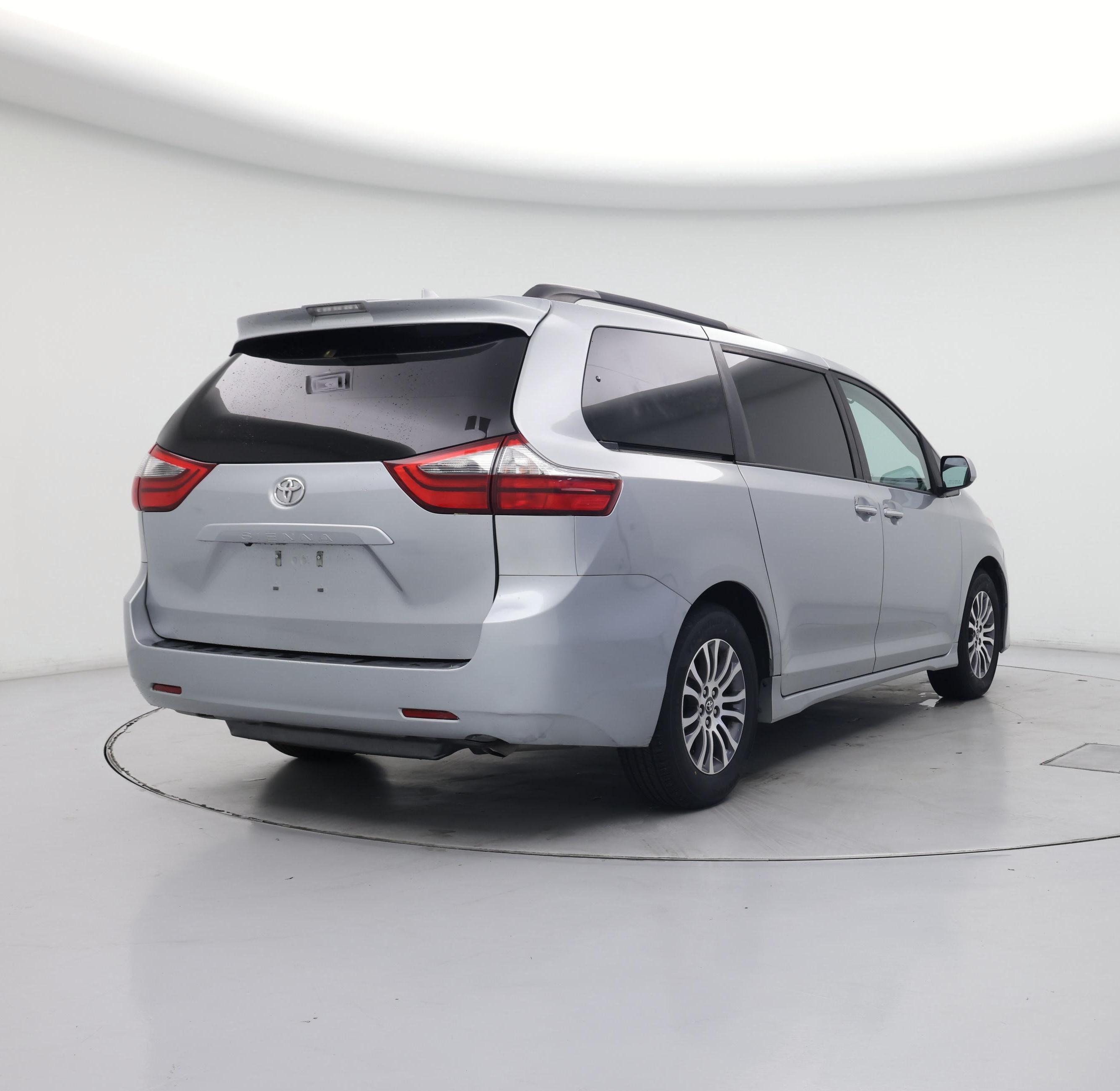 Thumbnail: 2020 Toyota Sienna - 8