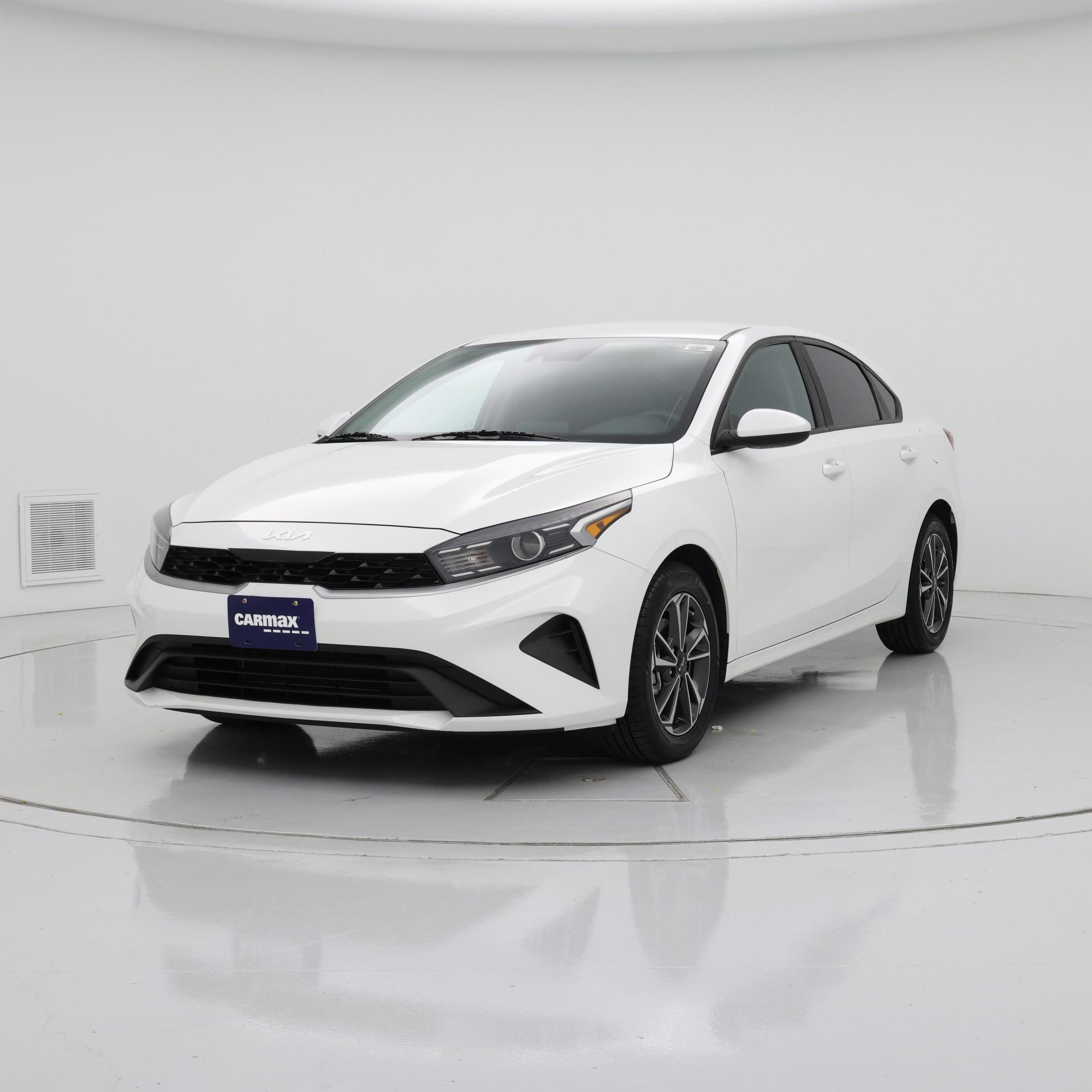 Thumbnail: 2023 Kia Forte - 4