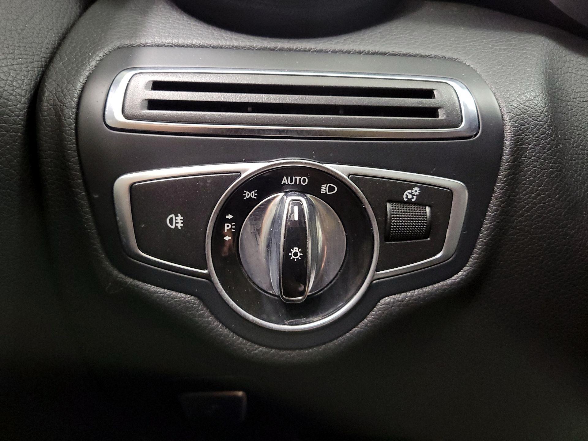Thumbnail: 2016 Mercedes-Benz C-Class - 13